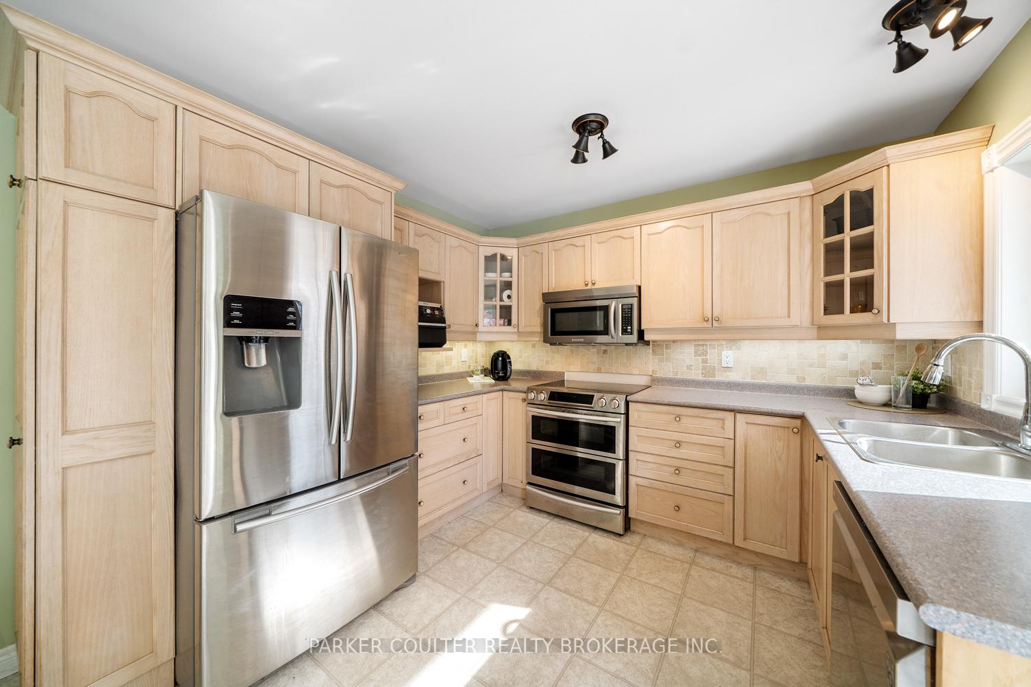 Photo 12 of 24 Parr Boulevard, Springwater, Rural Springwater — HOMEH