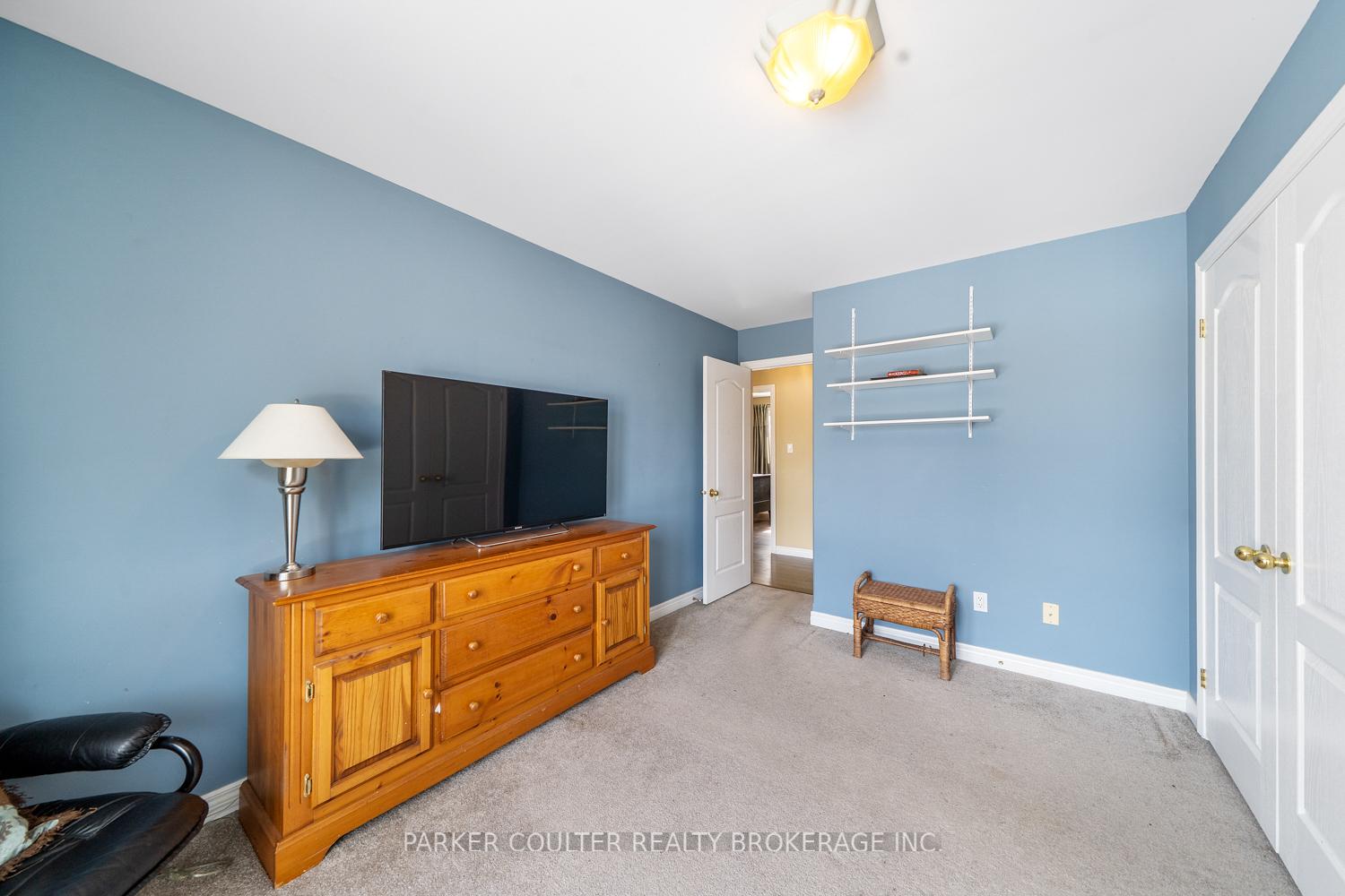 Photo 16 of 24 Parr Boulevard, Springwater, Rural Springwater — HOMEH