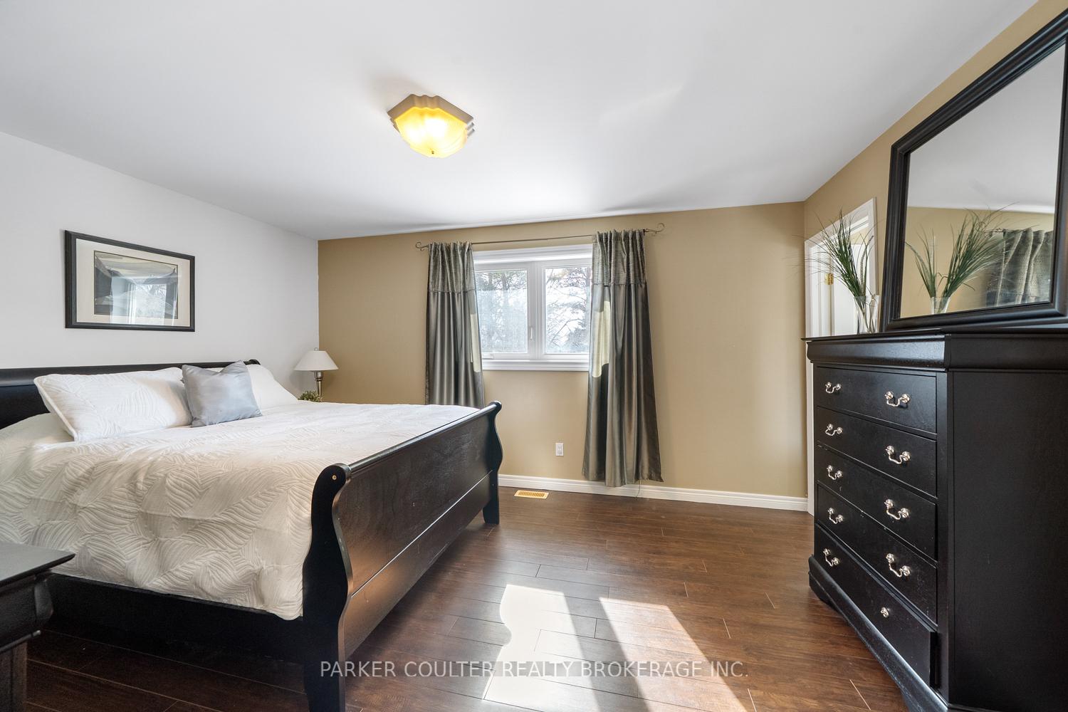 Photo 20 of 24 Parr Boulevard, Springwater, Rural Springwater — HOMEH