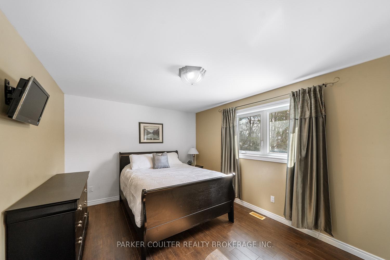 Photo 22 of 24 Parr Boulevard, Springwater, Rural Springwater — HOMEH