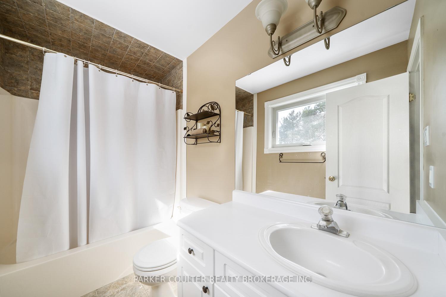 Photo 23 of 24 Parr Boulevard, Springwater, Rural Springwater — HOMEH