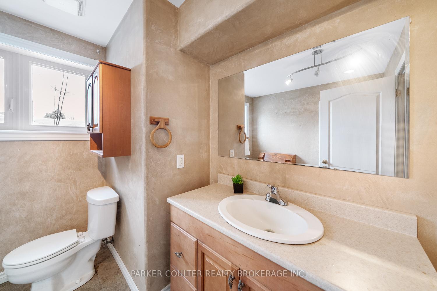 Photo 29 of 24 Parr Boulevard, Springwater, Rural Springwater — HOMEH