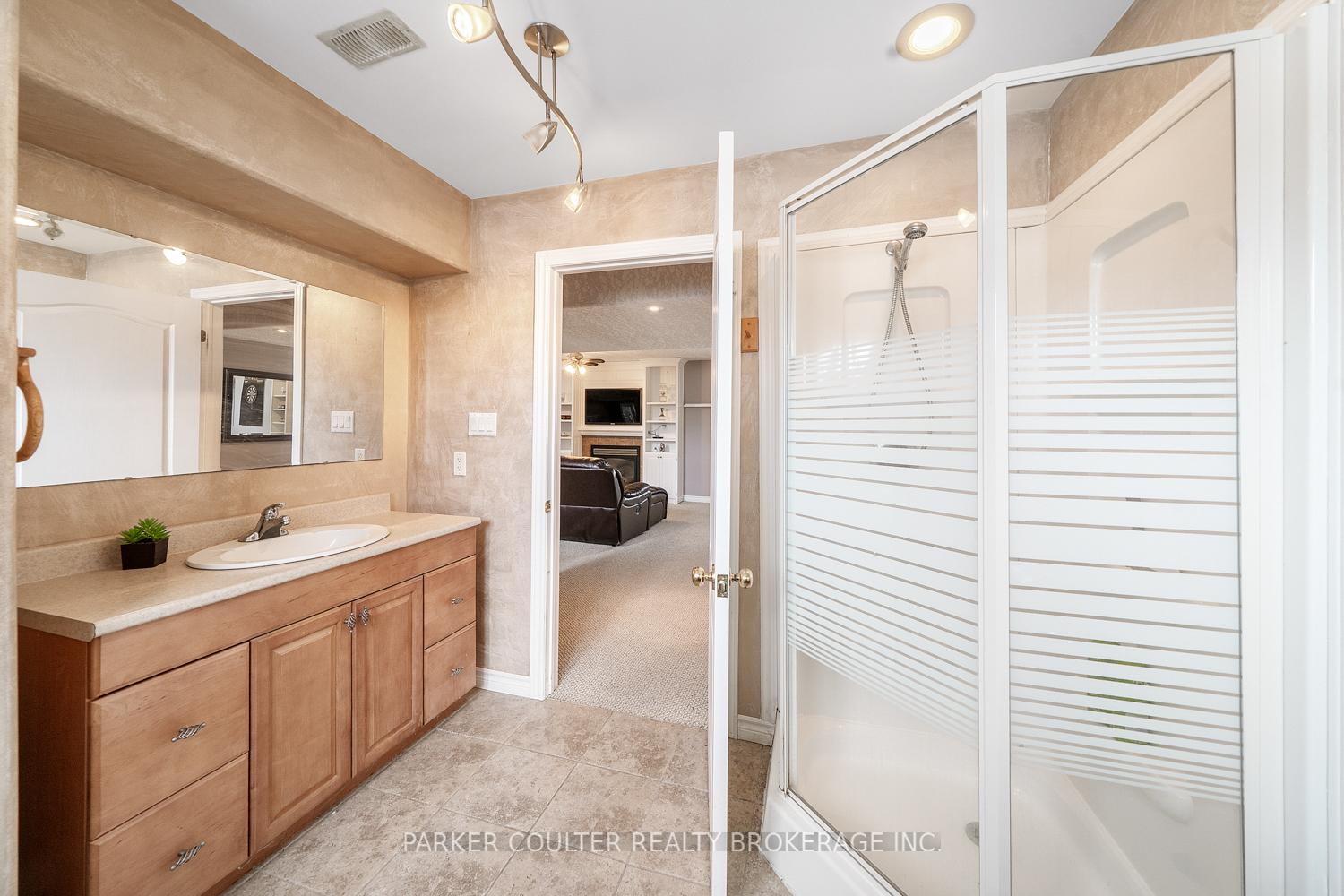 Photo 31 of 24 Parr Boulevard, Springwater, Rural Springwater — HOMEH