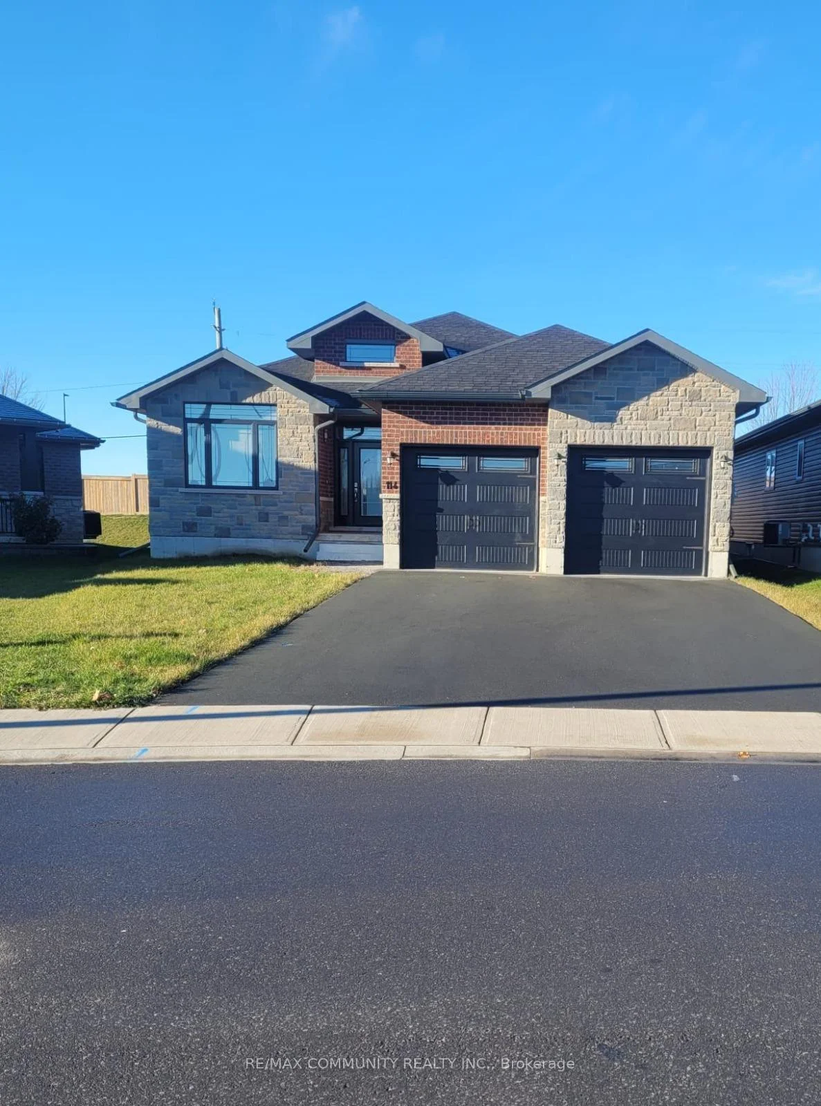 Front of 114 Northumberland Boulevard W