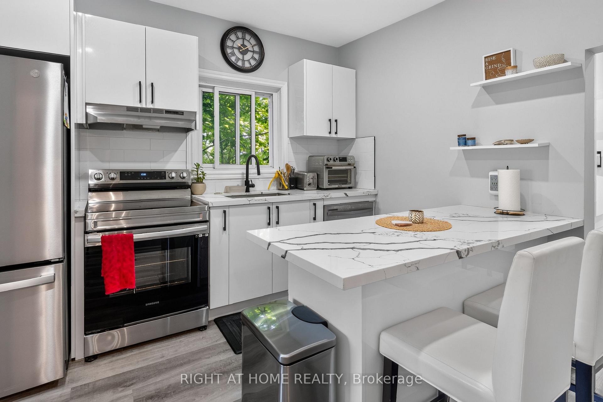 Photo 6 of 77 Pearl Street E, St. Thomas — HOMEH