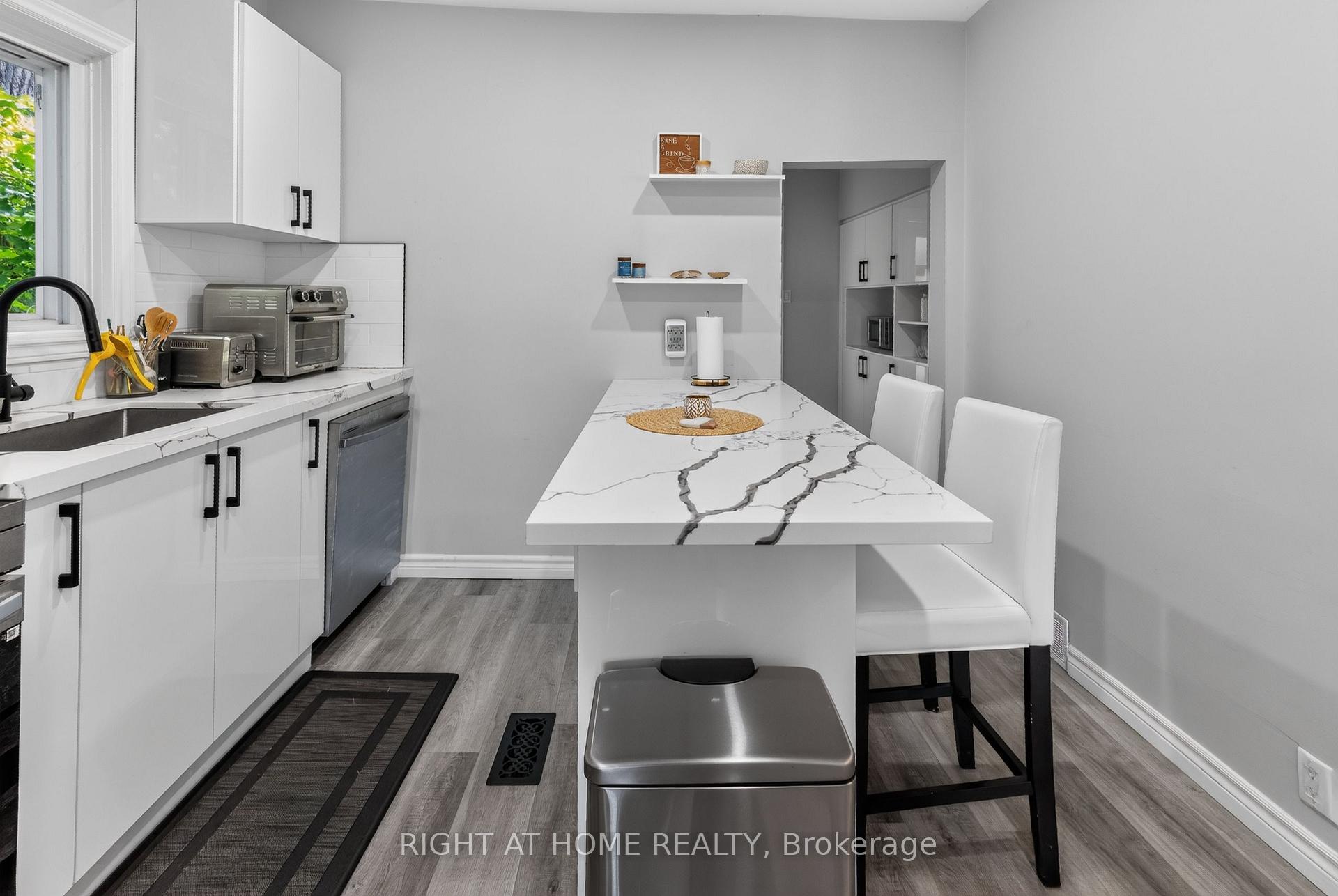 Photo 10 of 77 Pearl Street E, St. Thomas — HOMEH