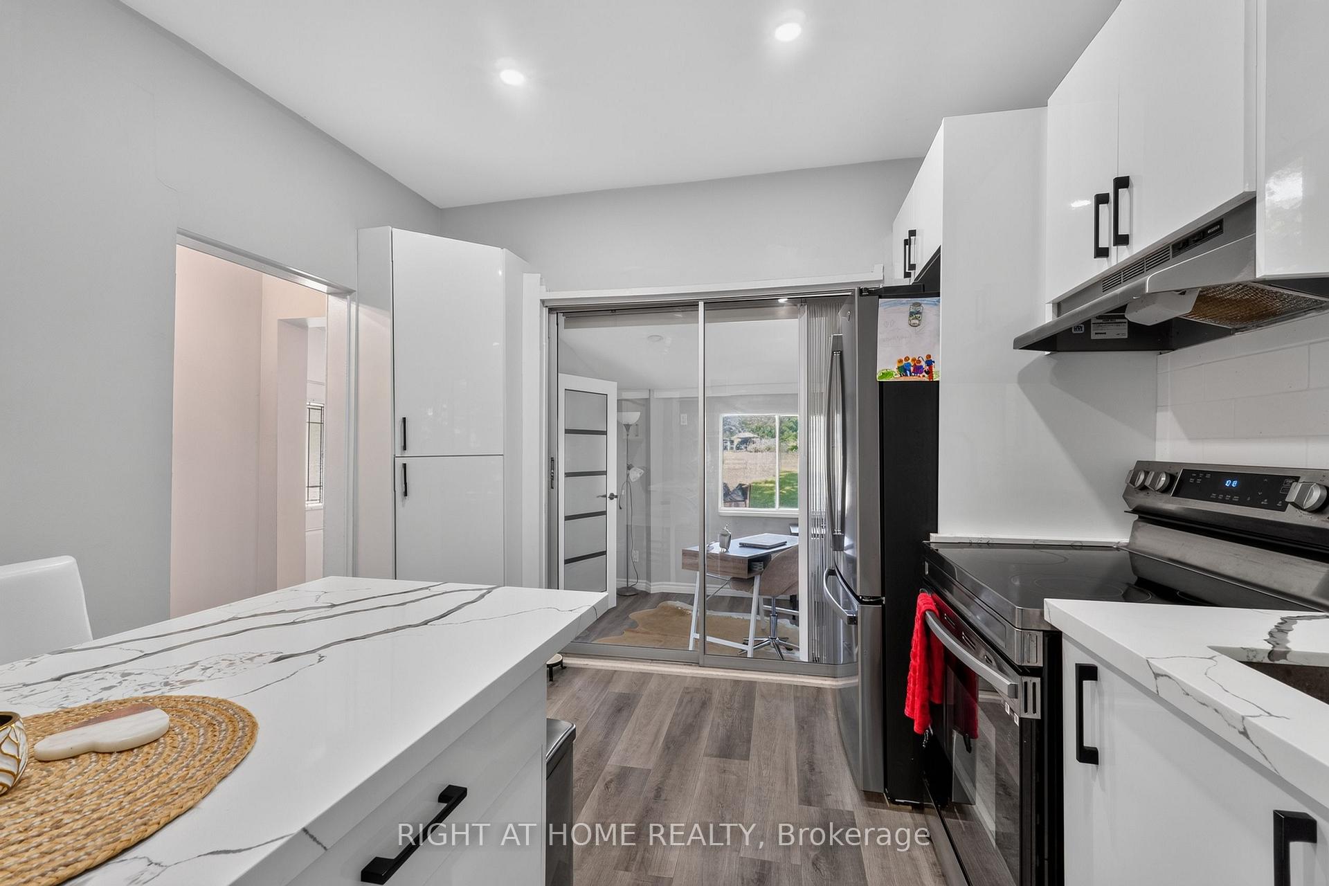 Photo 11 of 77 Pearl Street E, St. Thomas — HOMEH