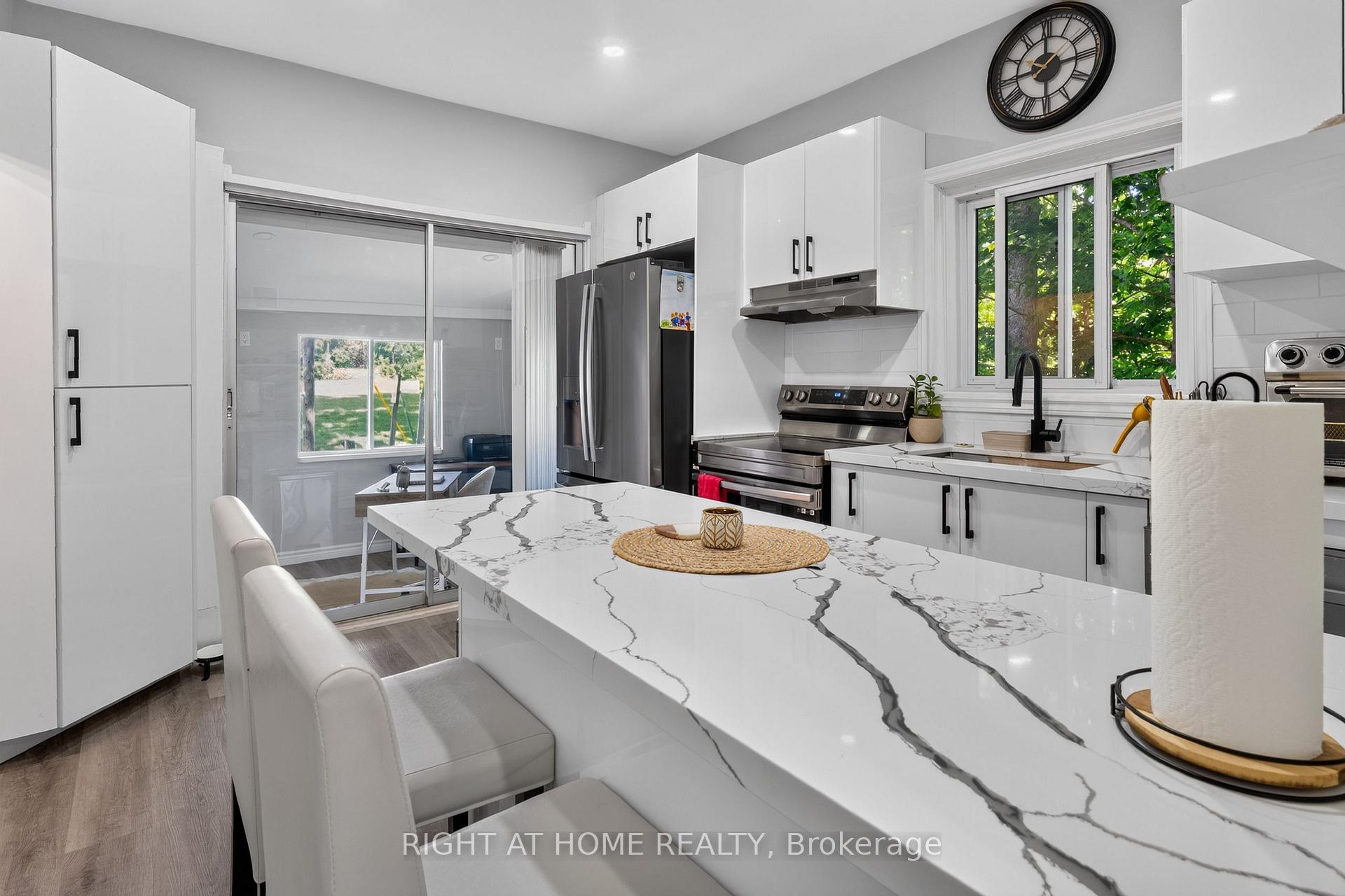 Photo 13 of 77 Pearl Street E, St. Thomas — HOMEH