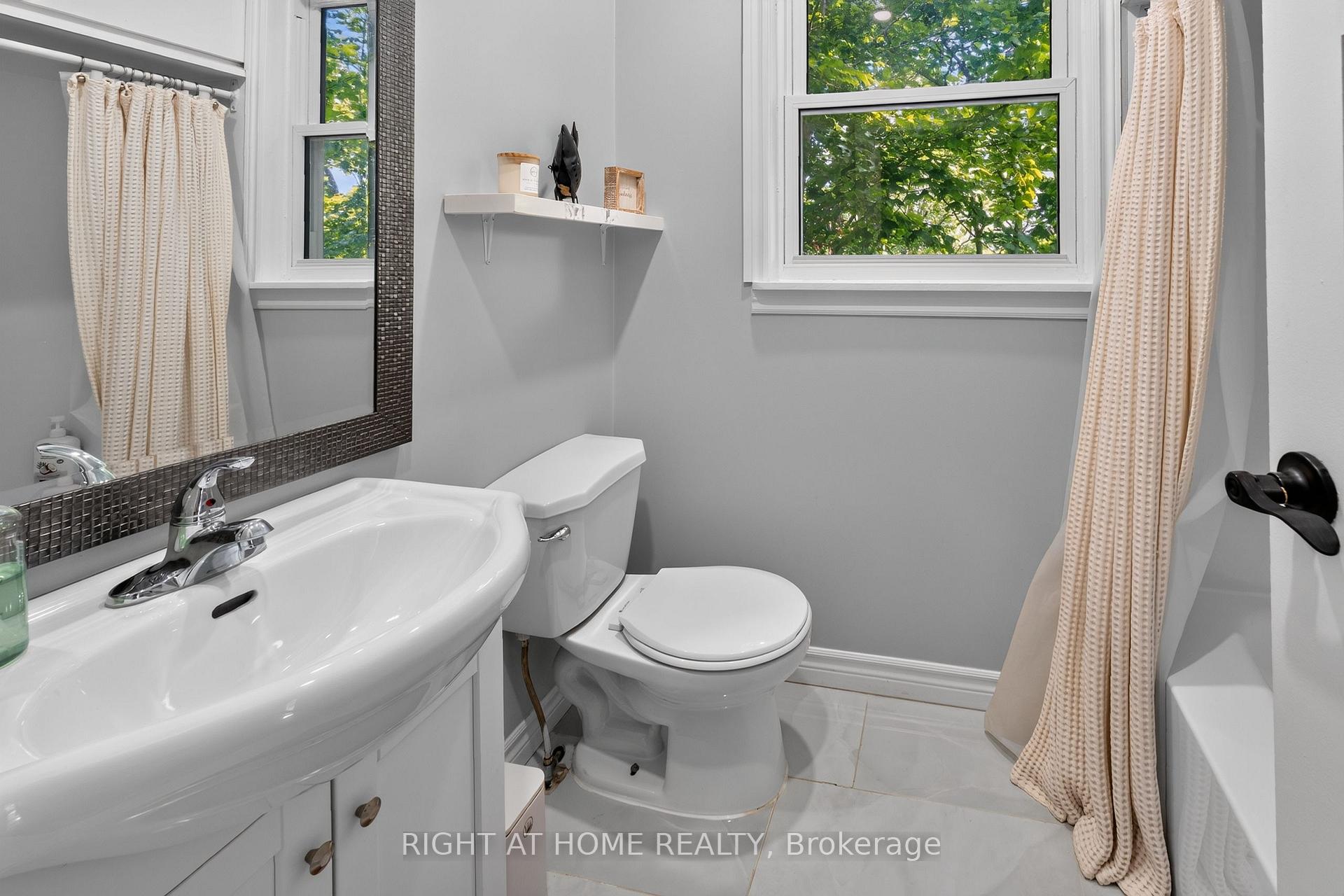 Photo 17 of 77 Pearl Street E, St. Thomas — HOMEH