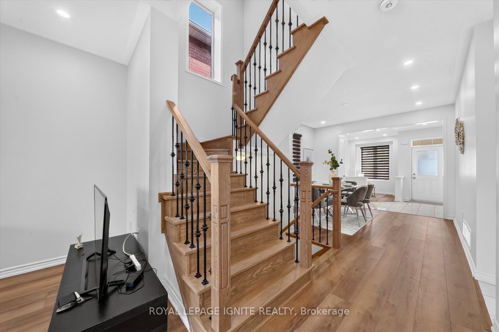 Photo 12 of 39 Feeder Street, Brampton, Northwest Brampton — HOMEH