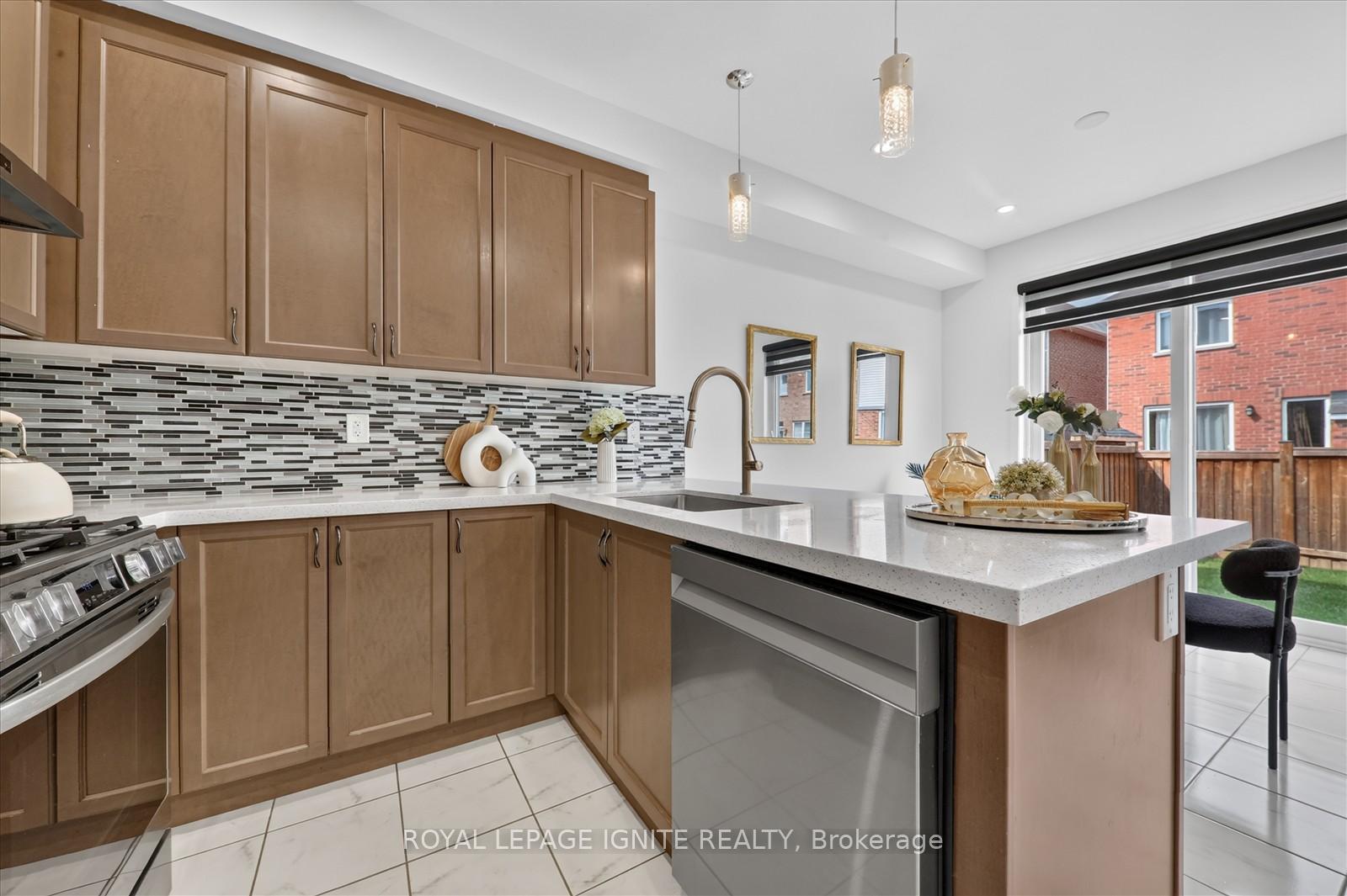 Photo 20 of 39 Feeder Street, Brampton, Northwest Brampton — HOMEH