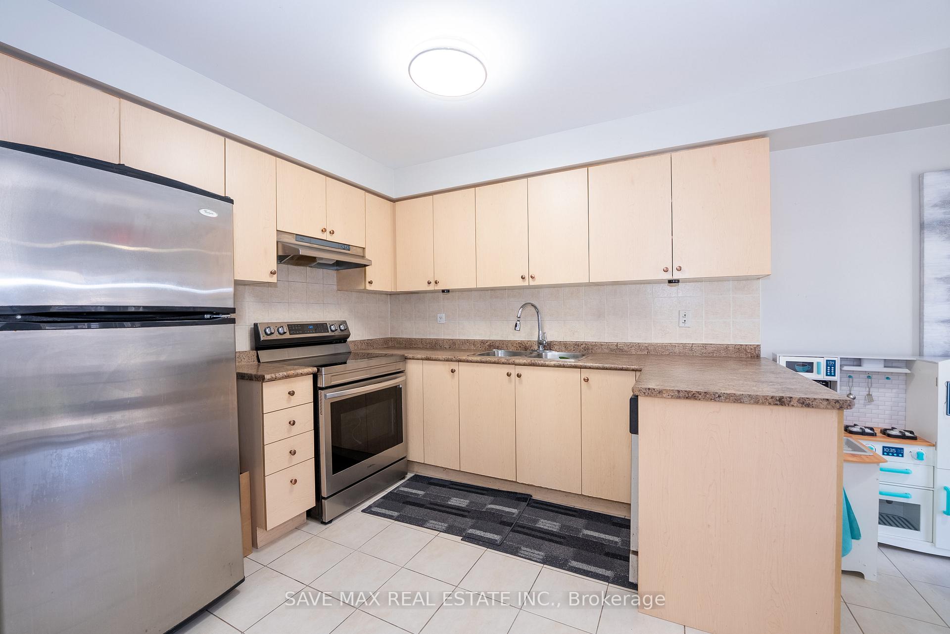 Photo 13 of 87 Luella Crescent, Brampton, Fletcher's Meadow — HOMEH