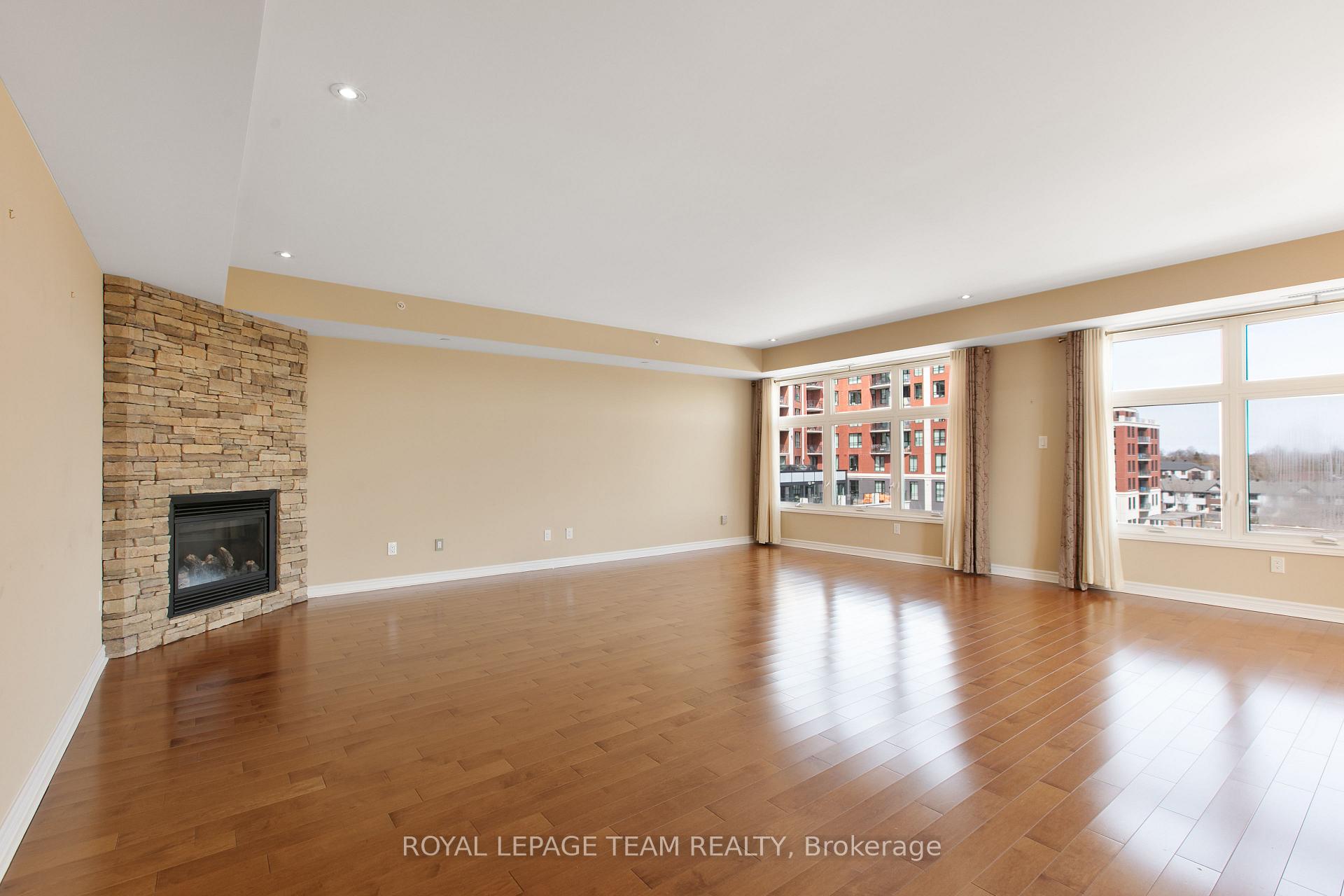 Photo 11 of Unit 401, 659 Sue Holloway Drive, Ottawa, Barrhaven - Strandherd — HOMEH