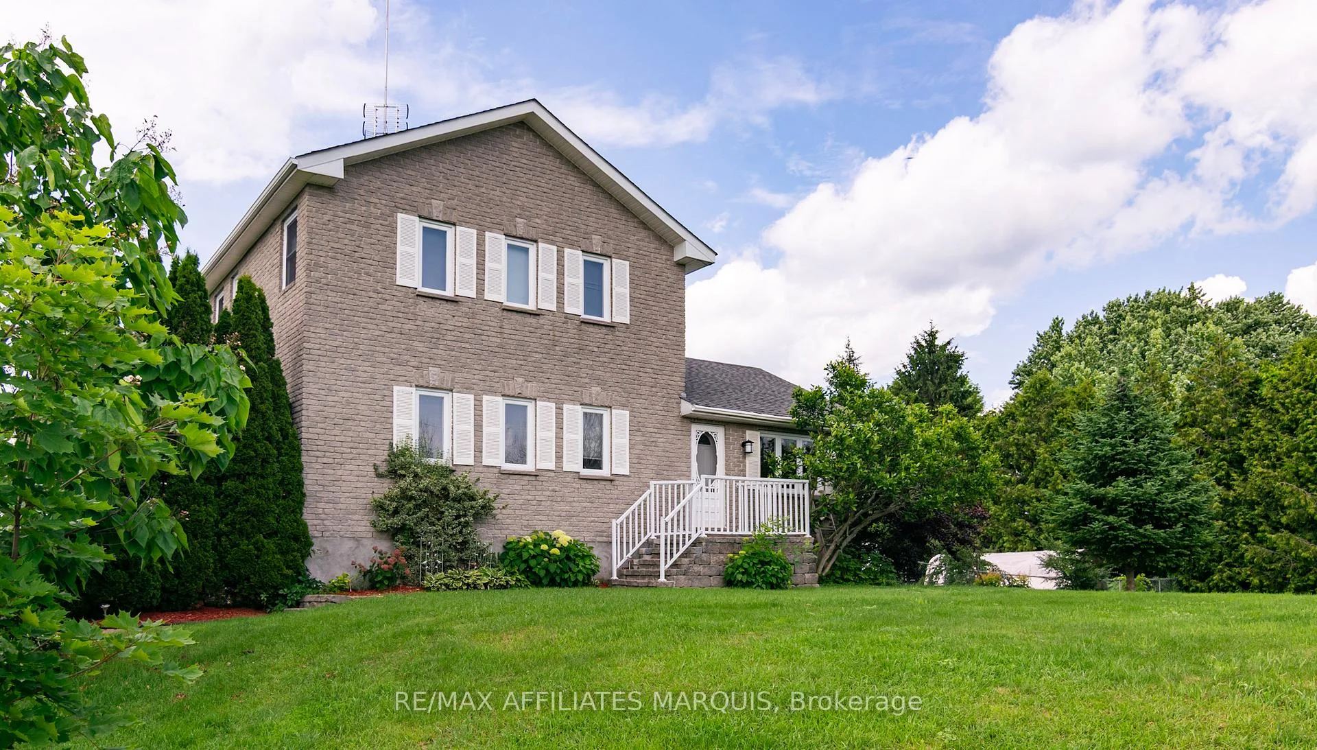 Front of 428 Johnston Road