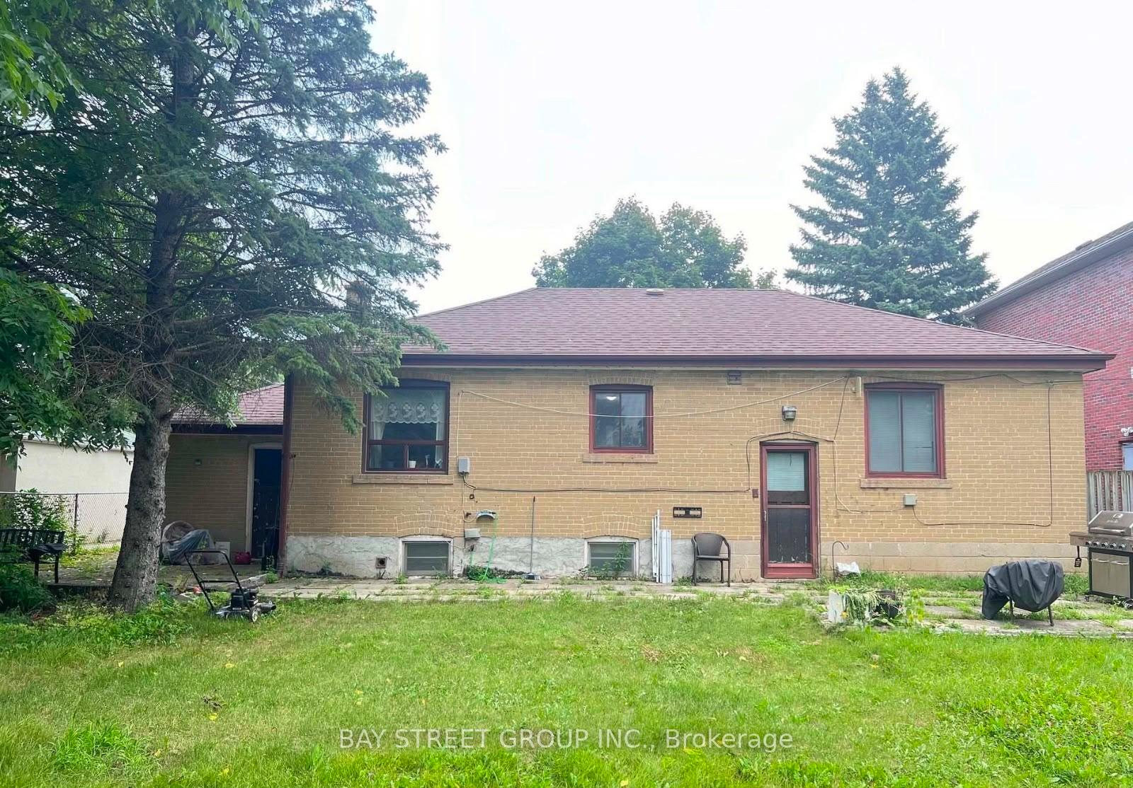 Photo 2 of 64 Shilton Road, Scarborough, Agincourt South-Malvern West — HOMEH
