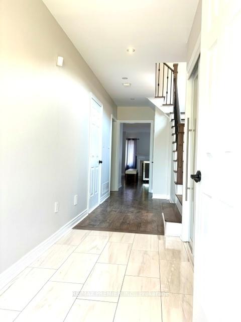 Photo 2 of 35 Foxchase Avenue E, Vaughan, East Woodbridge — HOMEH