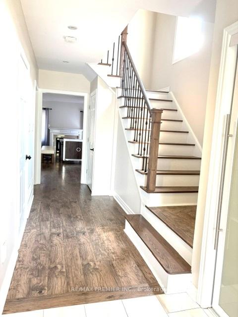 Photo 3 of 35 Foxchase Avenue E, Vaughan, East Woodbridge — HOMEH