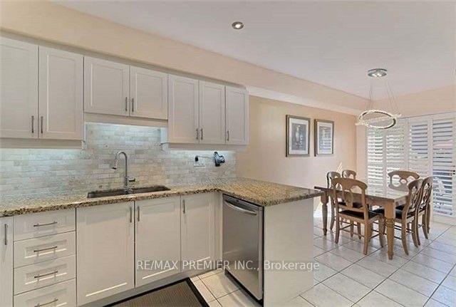 Photo 4 of 35 Foxchase Avenue E, Vaughan, East Woodbridge — HOMEH