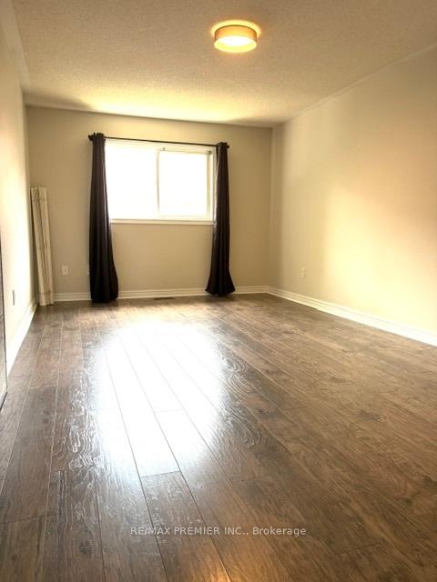 Photo 7 of 35 Foxchase Avenue E, Vaughan, East Woodbridge — HOMEH