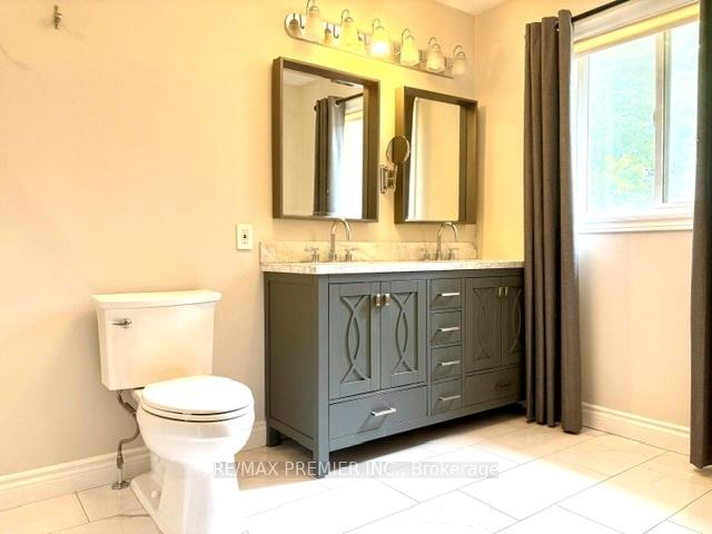 Photo 8 of 35 Foxchase Avenue E, Vaughan, East Woodbridge — HOMEH