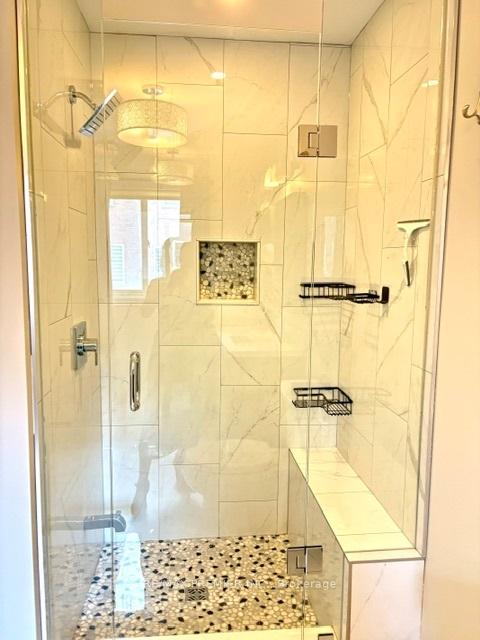 Photo 10 of 35 Foxchase Avenue E, Vaughan, East Woodbridge — HOMEH
