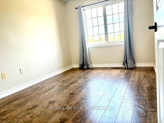 Photo 12 of 35 Foxchase Avenue E, Vaughan, East Woodbridge — HOMEH
