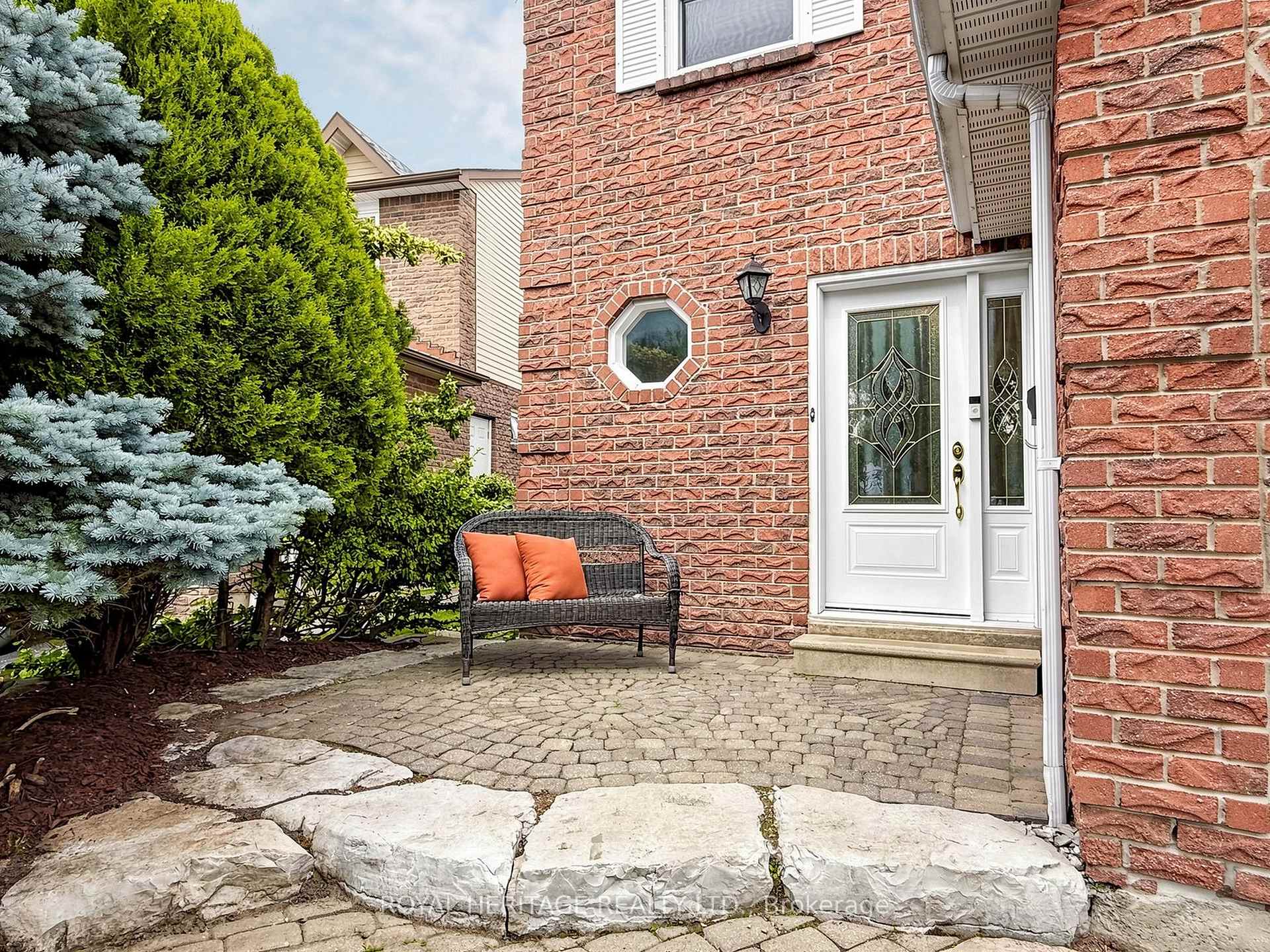 Photo 2 of 1713 Minstrel Manor, Pickering, Amberlea — HOMEH
