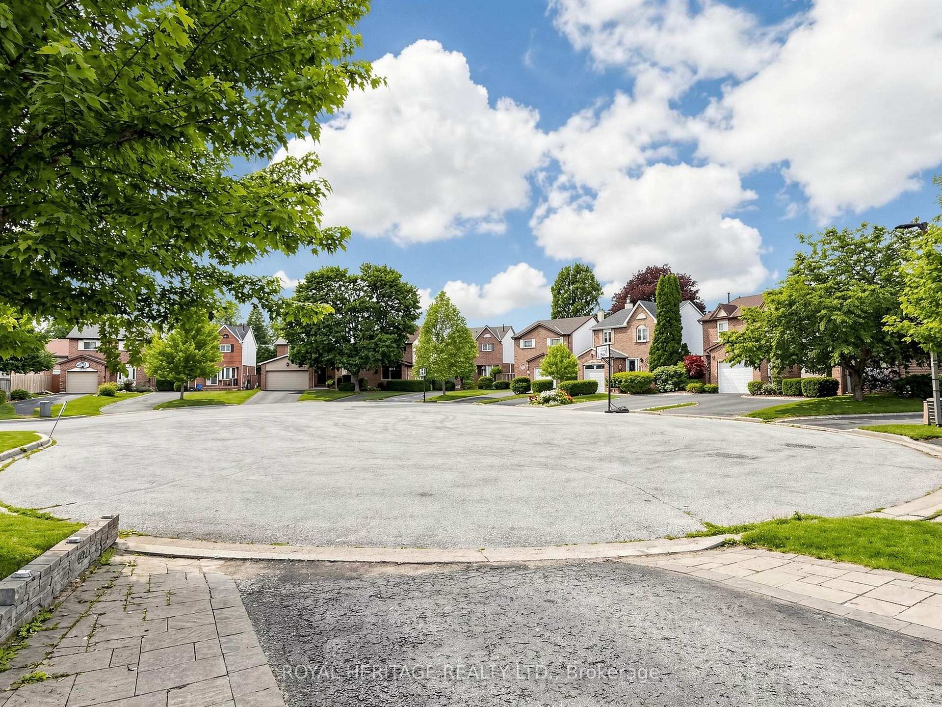 Photo 3 of 1713 Minstrel Manor, Pickering, Amberlea — HOMEH
