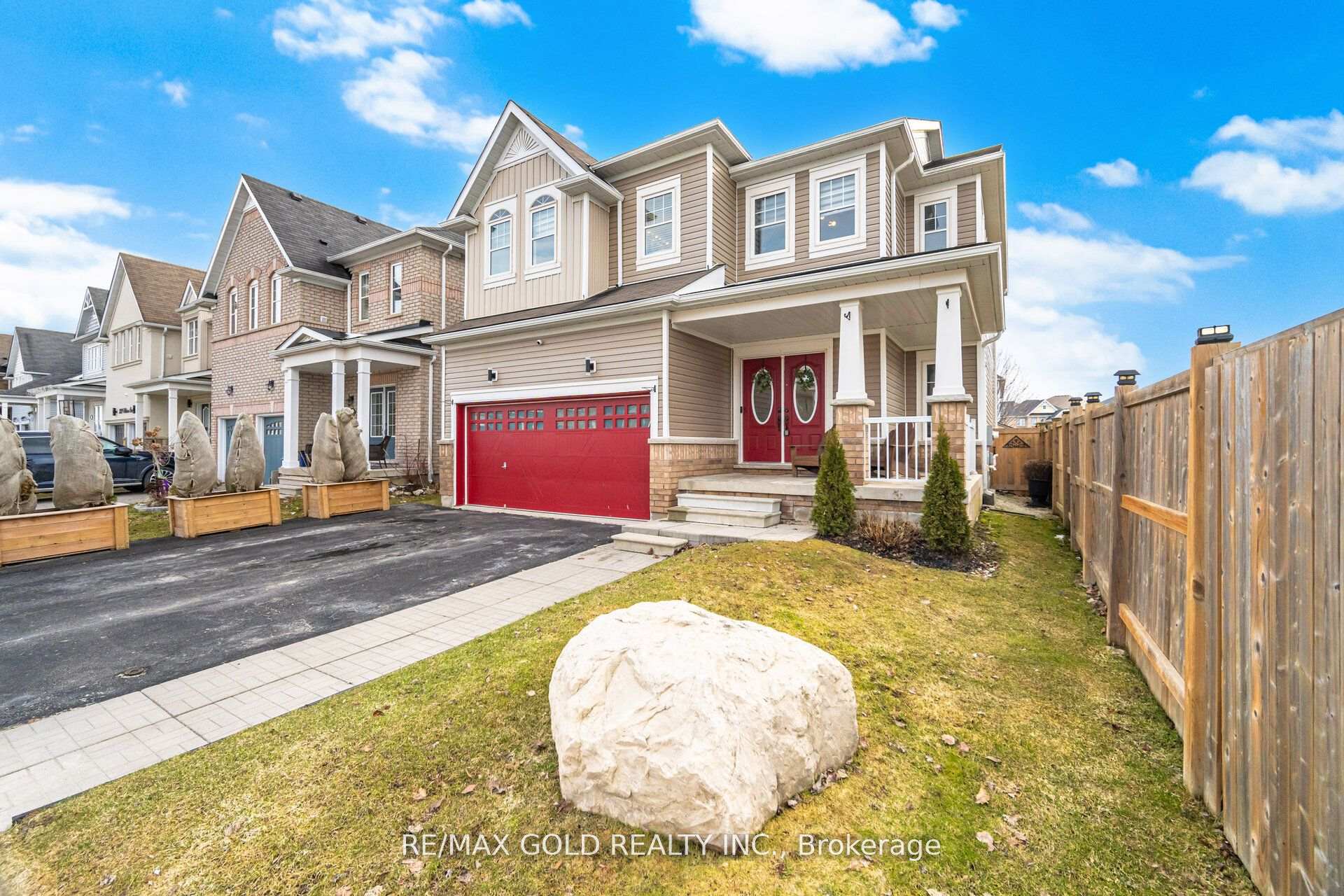 Photo 3 of 330 Wallace Street, Shelburne — HOMEH