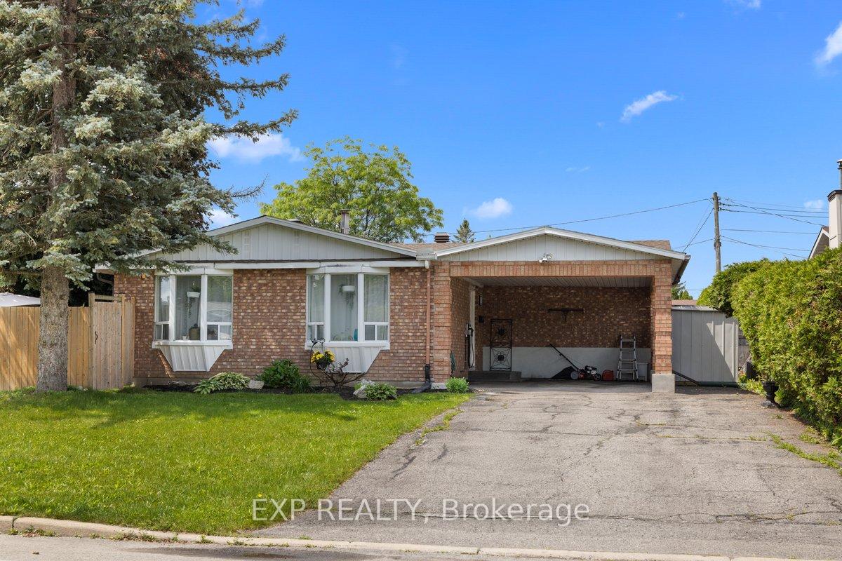 Photo 2 of 396 Hatfield Crescent, Ottawa, Bilberry Creek/Queenswood Heights — HOMEH