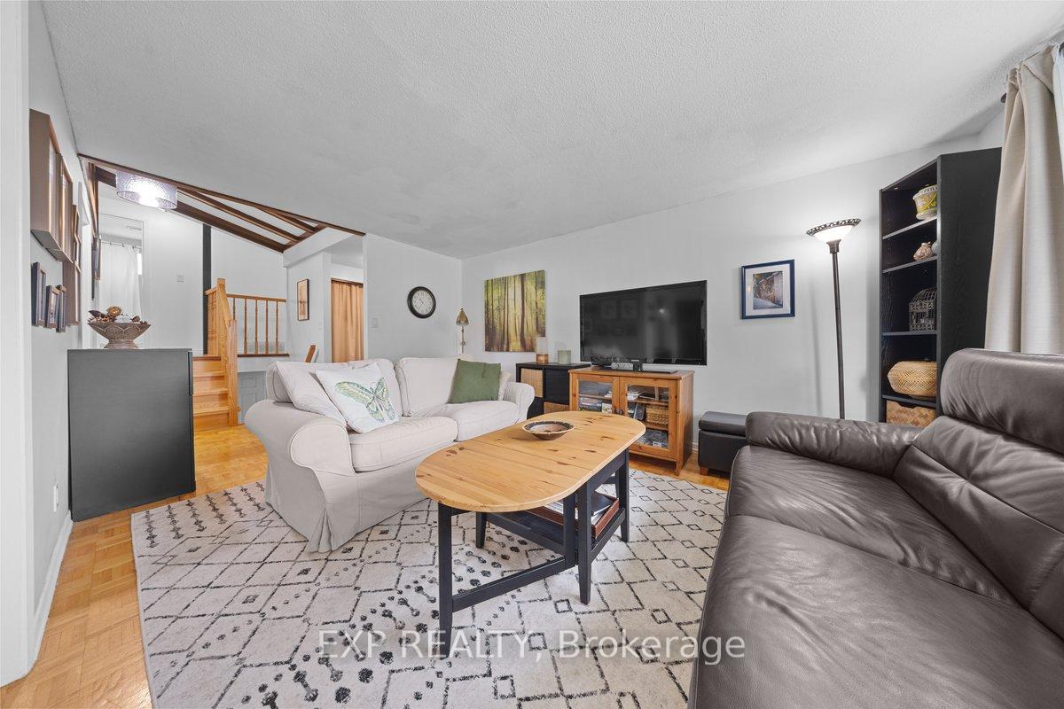 Photo 6 of 396 Hatfield Crescent, Ottawa, Bilberry Creek/Queenswood Heights — HOMEH