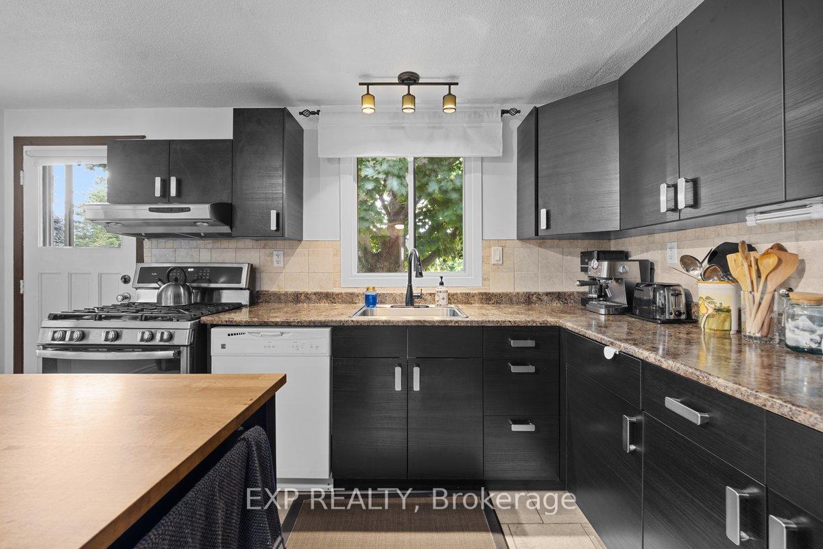 Photo 10 of 396 Hatfield Crescent, Ottawa, Bilberry Creek/Queenswood Heights — HOMEH