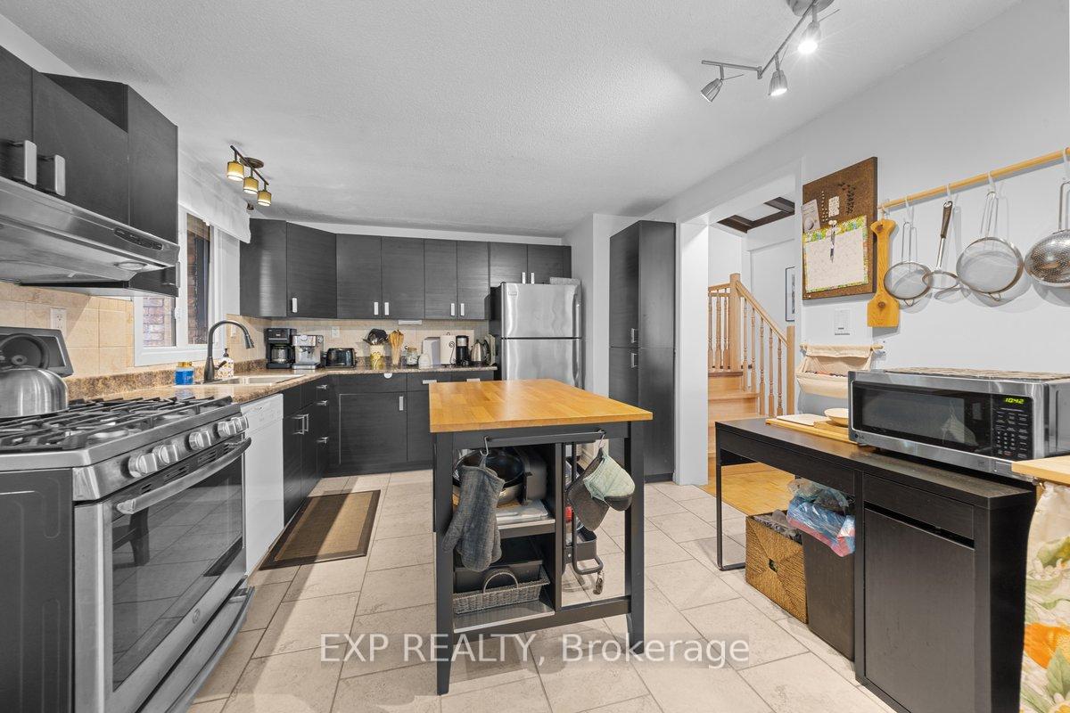 Photo 11 of 396 Hatfield Crescent, Ottawa, Bilberry Creek/Queenswood Heights — HOMEH