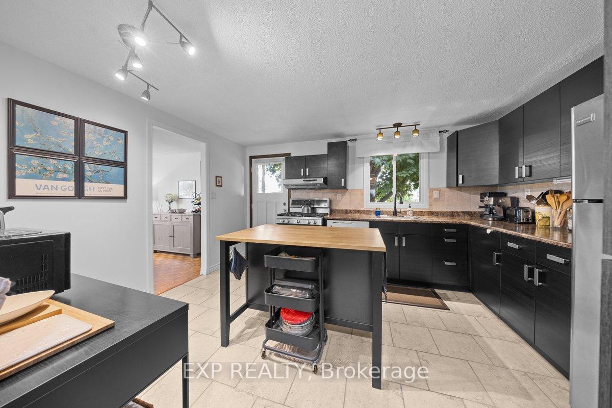 Photo 12 of 396 Hatfield Crescent, Ottawa, Bilberry Creek/Queenswood Heights — HOMEH