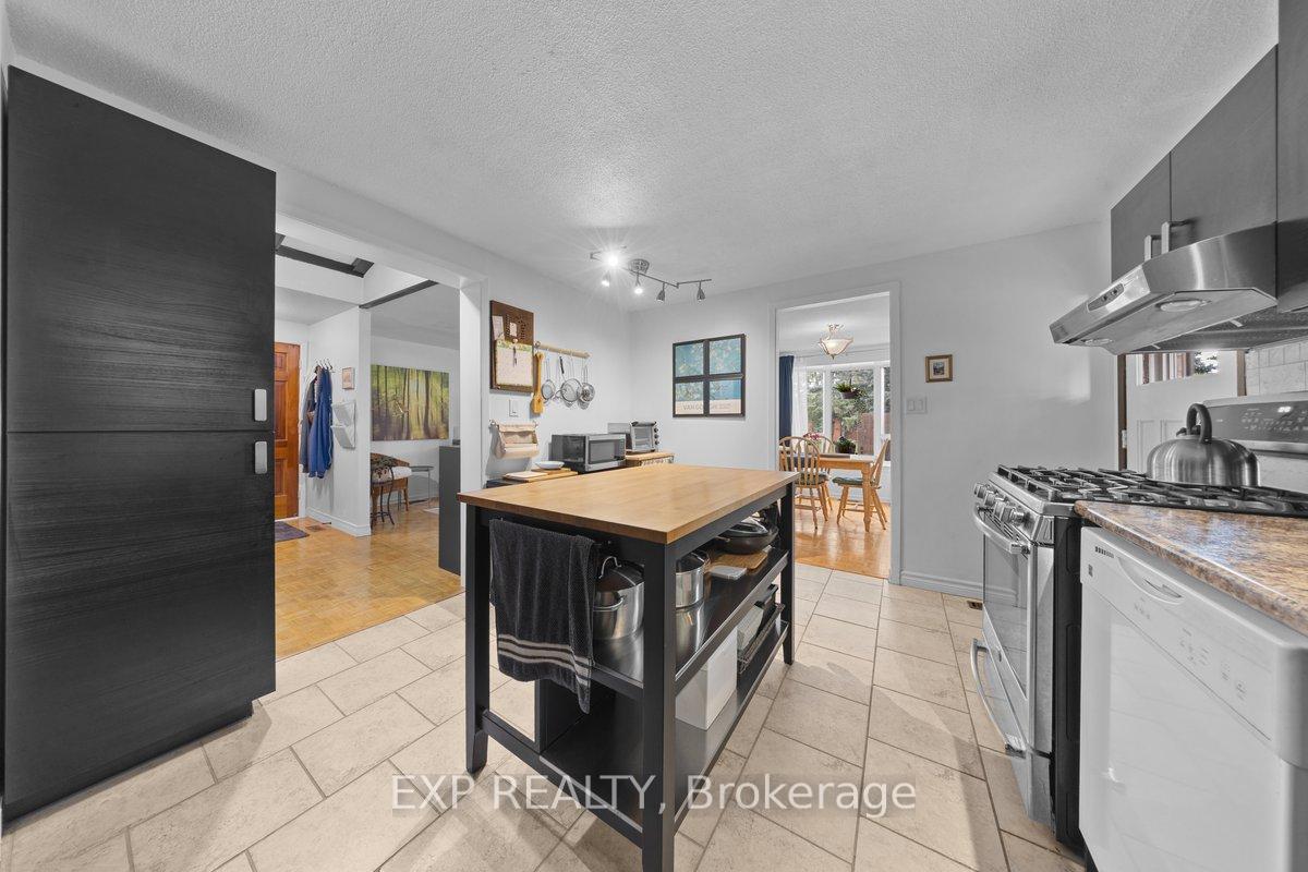 Photo 13 of 396 Hatfield Crescent, Ottawa, Bilberry Creek/Queenswood Heights — HOMEH