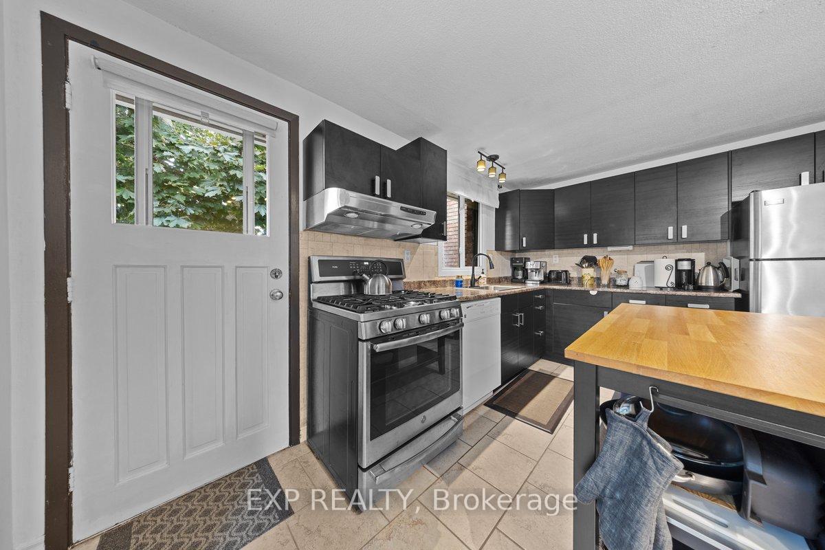 Photo 14 of 396 Hatfield Crescent, Ottawa, Bilberry Creek/Queenswood Heights — HOMEH