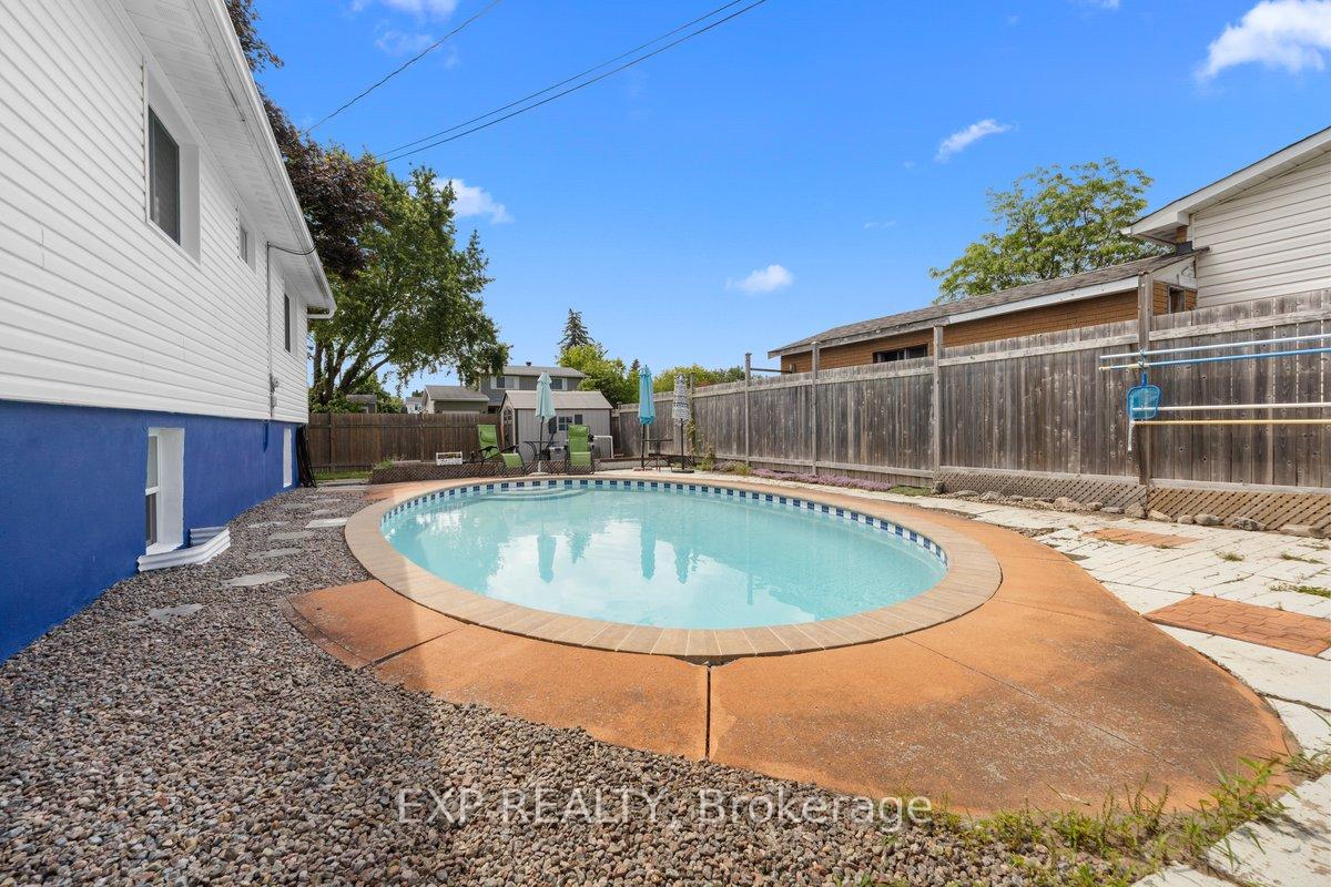 Photo 31 of 396 Hatfield Crescent, Ottawa, Bilberry Creek/Queenswood Heights — HOMEH