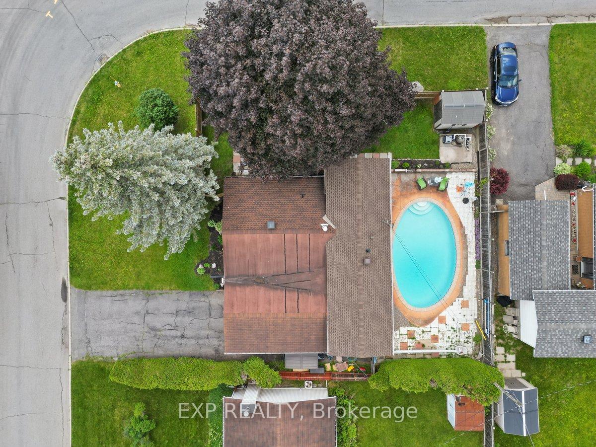 Photo 33 of 396 Hatfield Crescent, Ottawa, Bilberry Creek/Queenswood Heights — HOMEH
