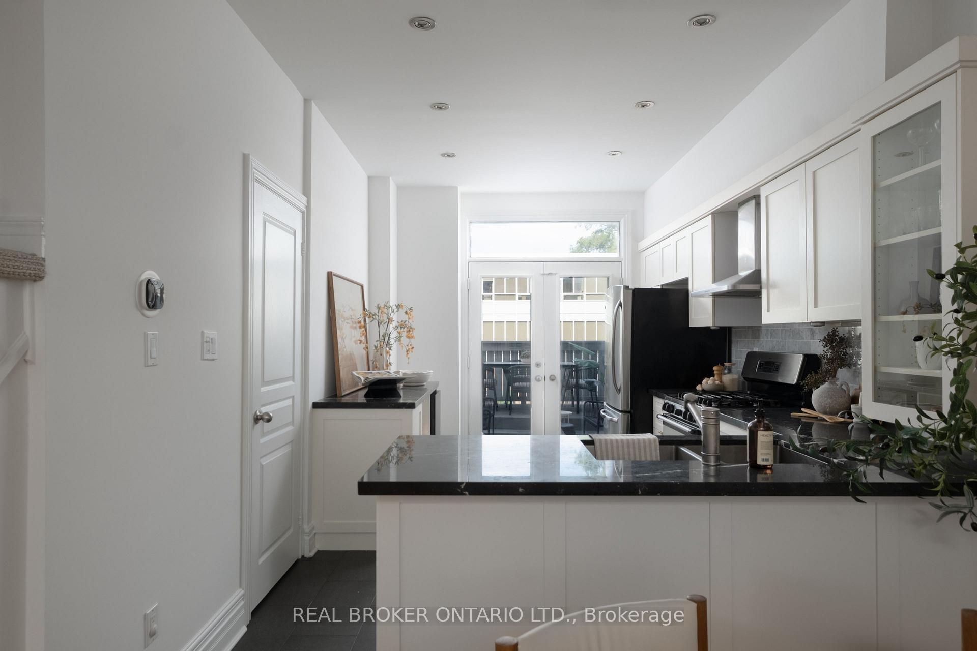 Photo 3 of 12 East York Avenue, Toronto, Broadview North — HOMEH