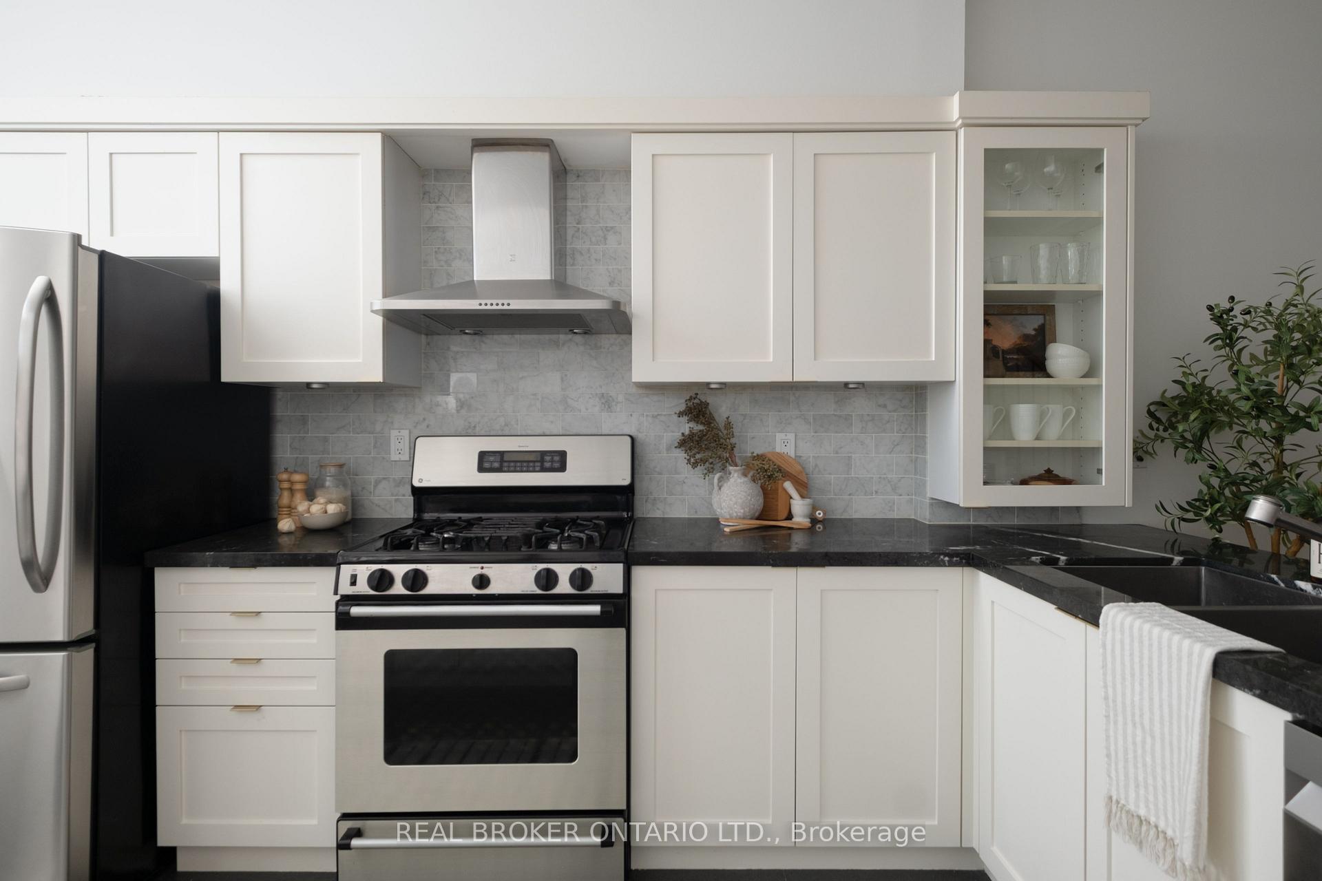 Photo 4 of 12 East York Avenue, Toronto, Broadview North — HOMEH