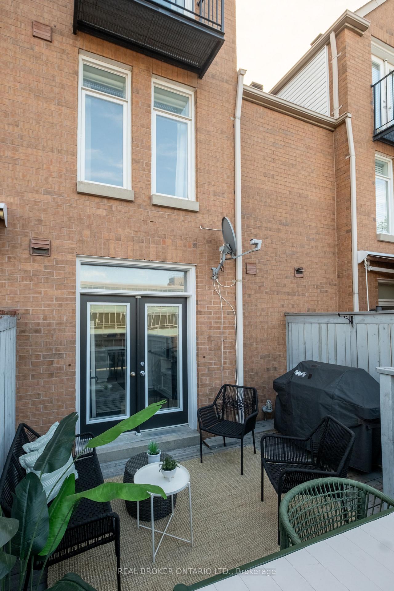 Photo 8 of 12 East York Avenue, Toronto, Broadview North — HOMEH