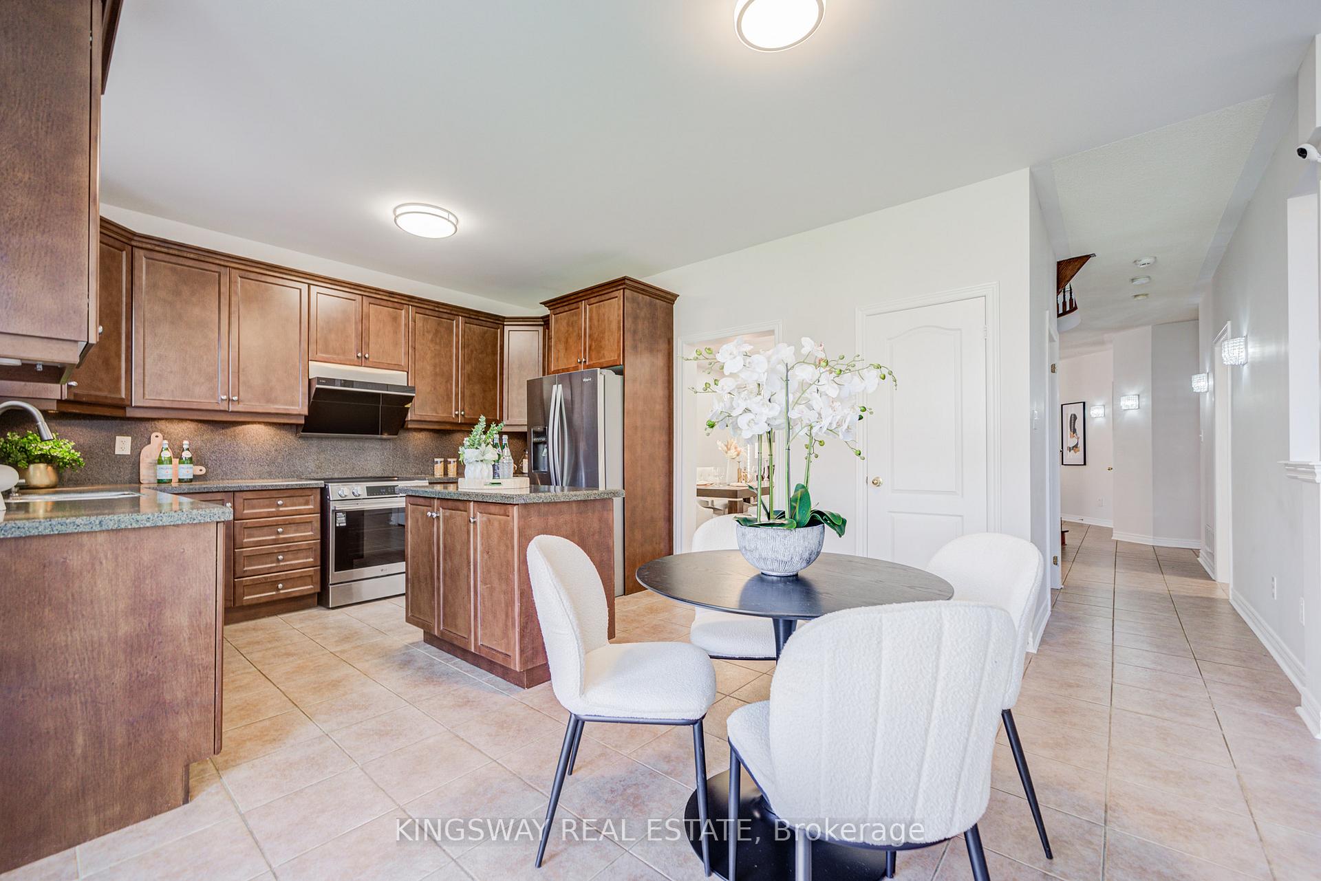 Photo 18 of 2083 Willhaven Trail, Oakville, Westmount — HOMEH