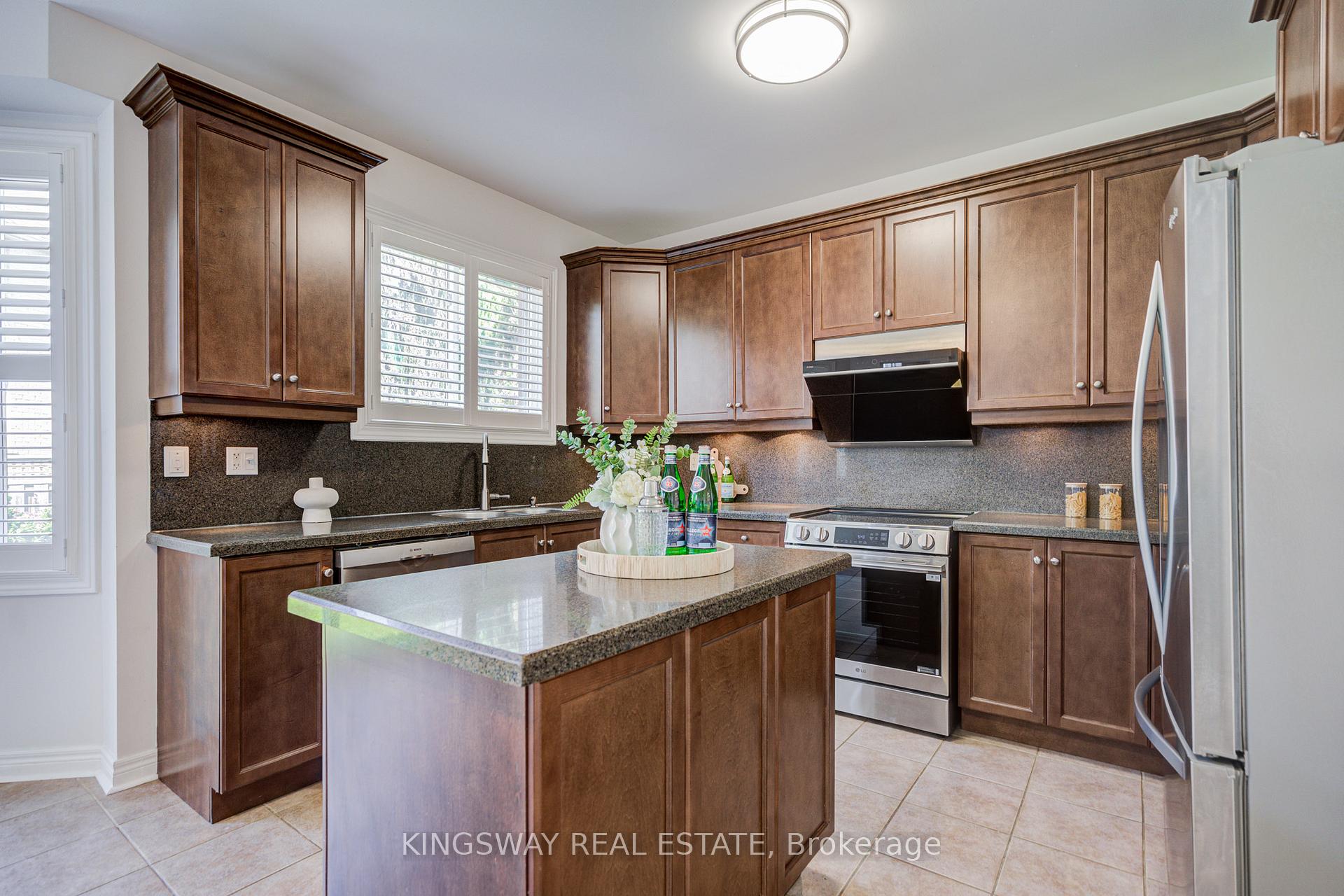 Photo 19 of 2083 Willhaven Trail, Oakville, Westmount — HOMEH