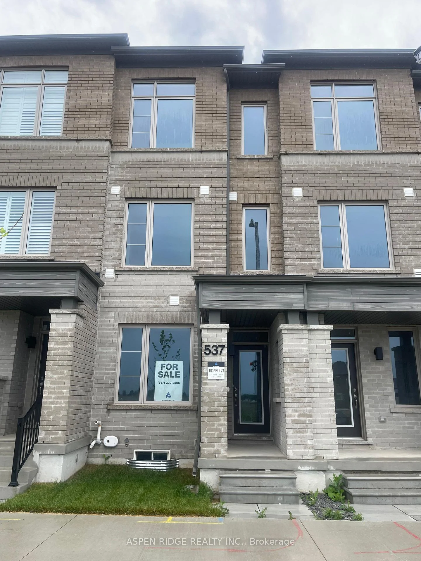 Photo 2 of 537 Vine Cliff Boulevard, Markham, Rural Markham — HOMEH