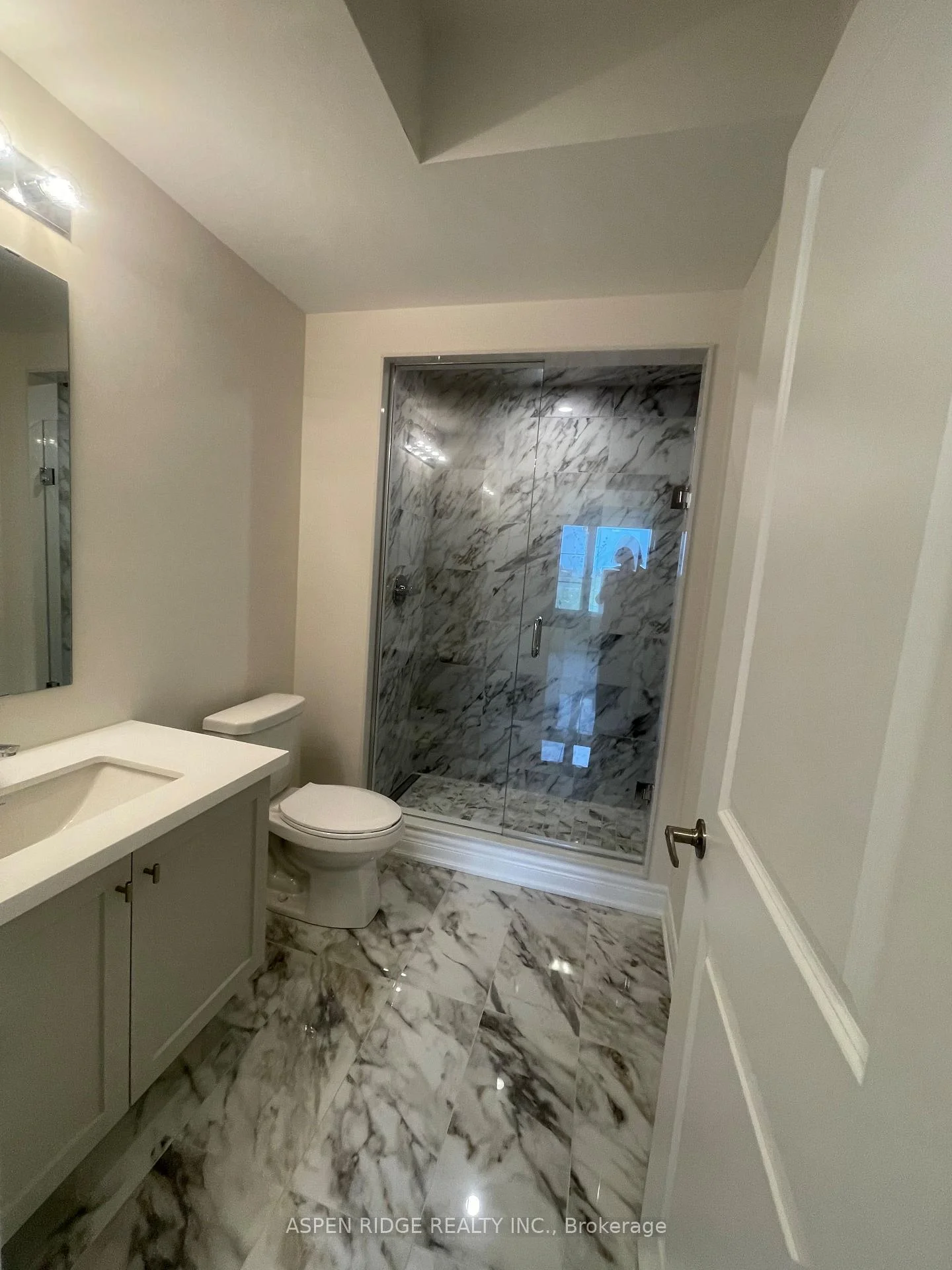 Photo 5 of 537 Vine Cliff Boulevard, Markham, Rural Markham — HOMEH