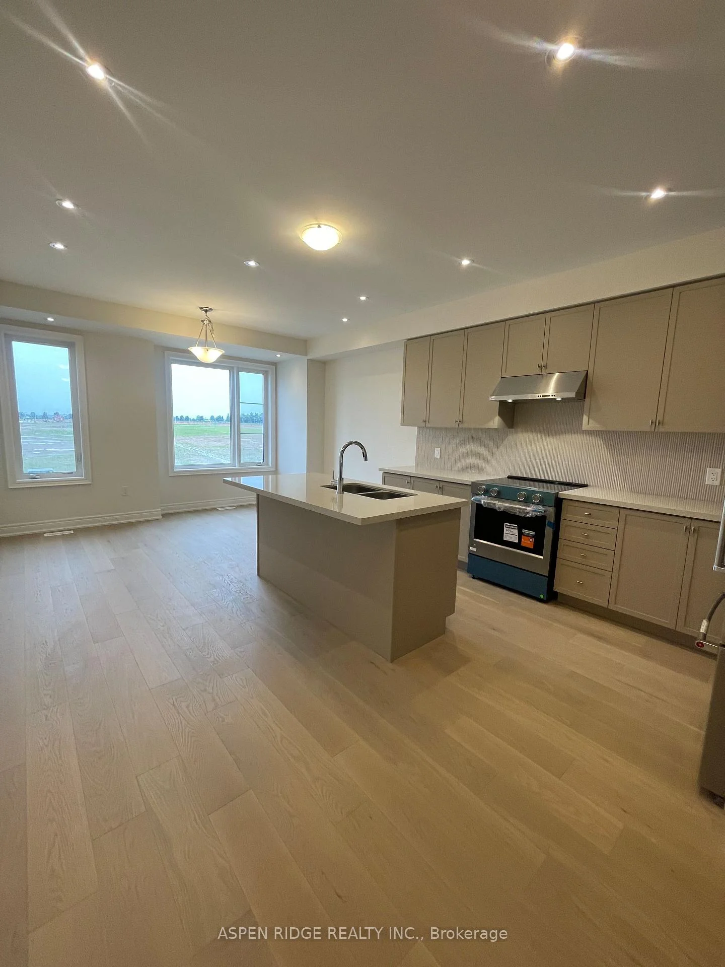 Photo 14 of 537 Vine Cliff Boulevard, Markham, Rural Markham — HOMEH