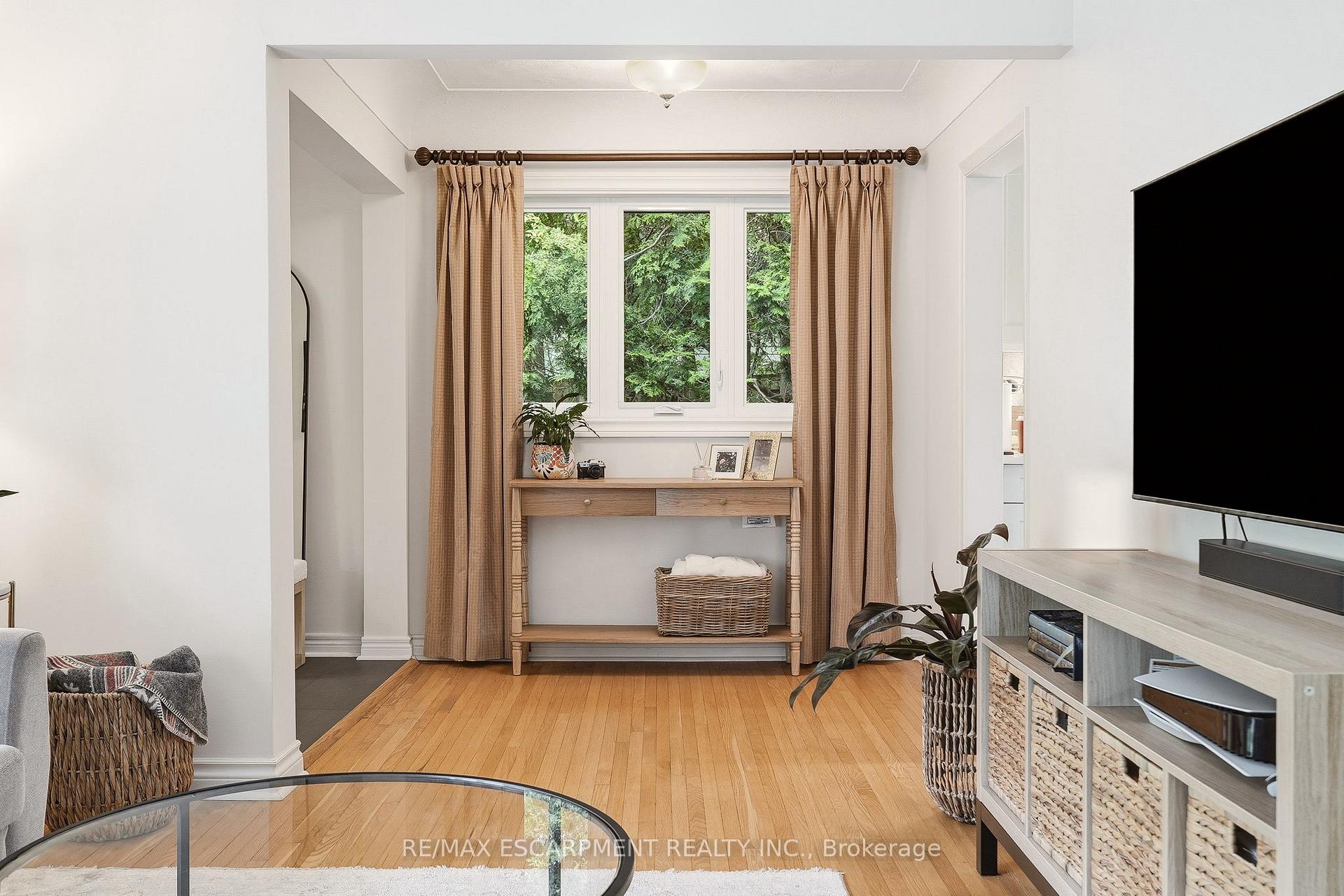 Photo 8 of 851 Mewburn Road, Hamilton, Ancaster — HOMEH