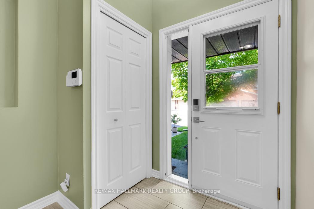 Photo 3 of 398 Verdon Private, Ottawa, Hunt Club Park/Greenboro — HOMEH