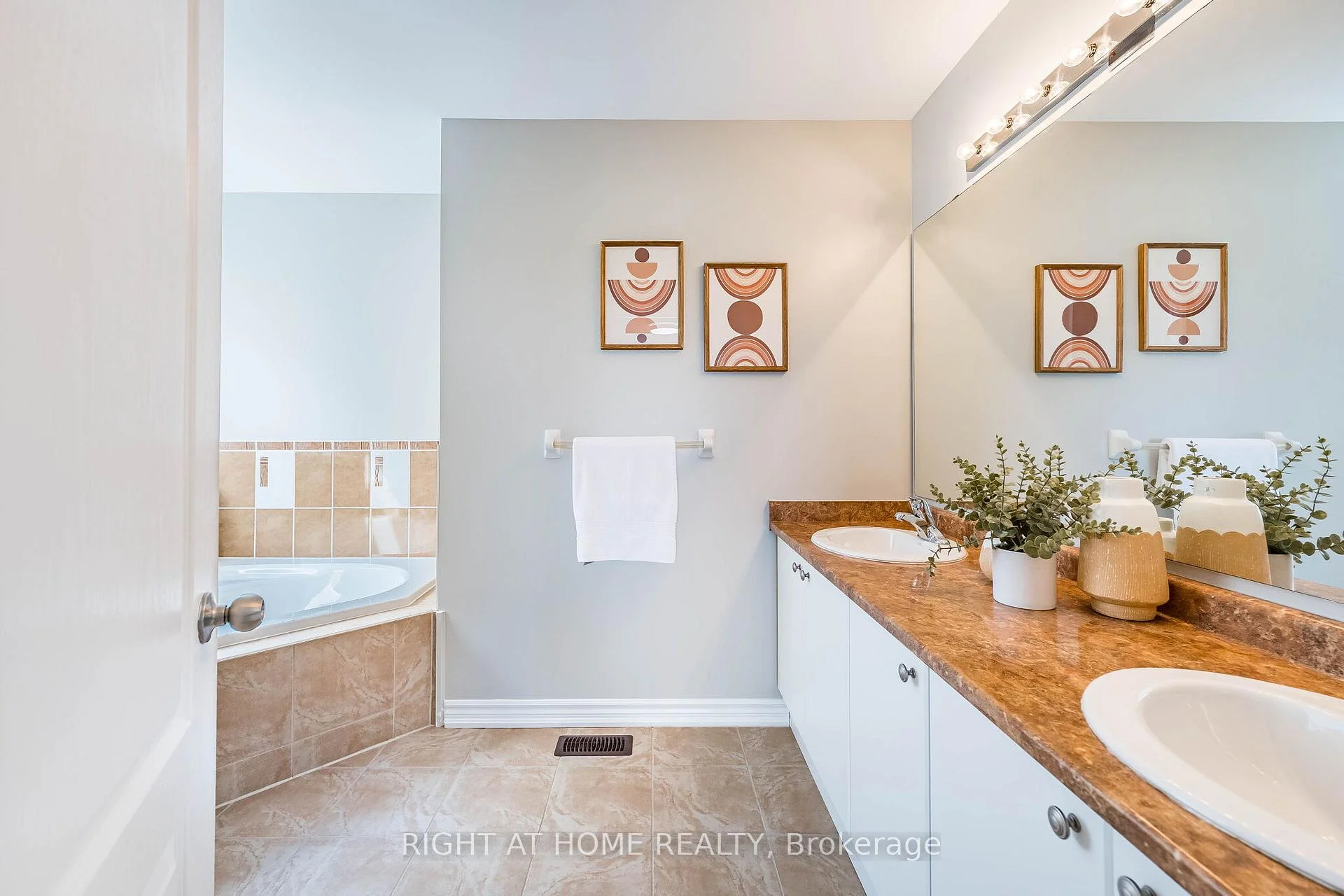 Photo 31 of 940 O'reilly Crescent, Shelburne — HOMEH