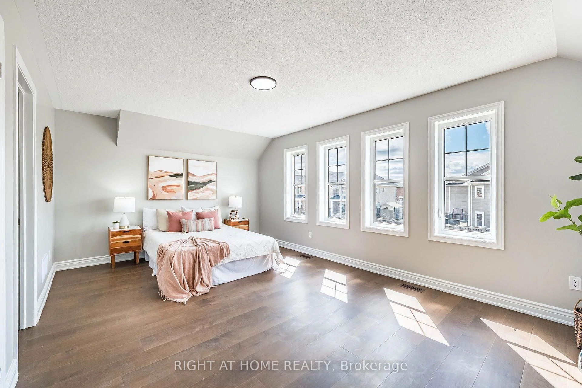 Photo 34 of 940 O'reilly Crescent, Shelburne — HOMEH